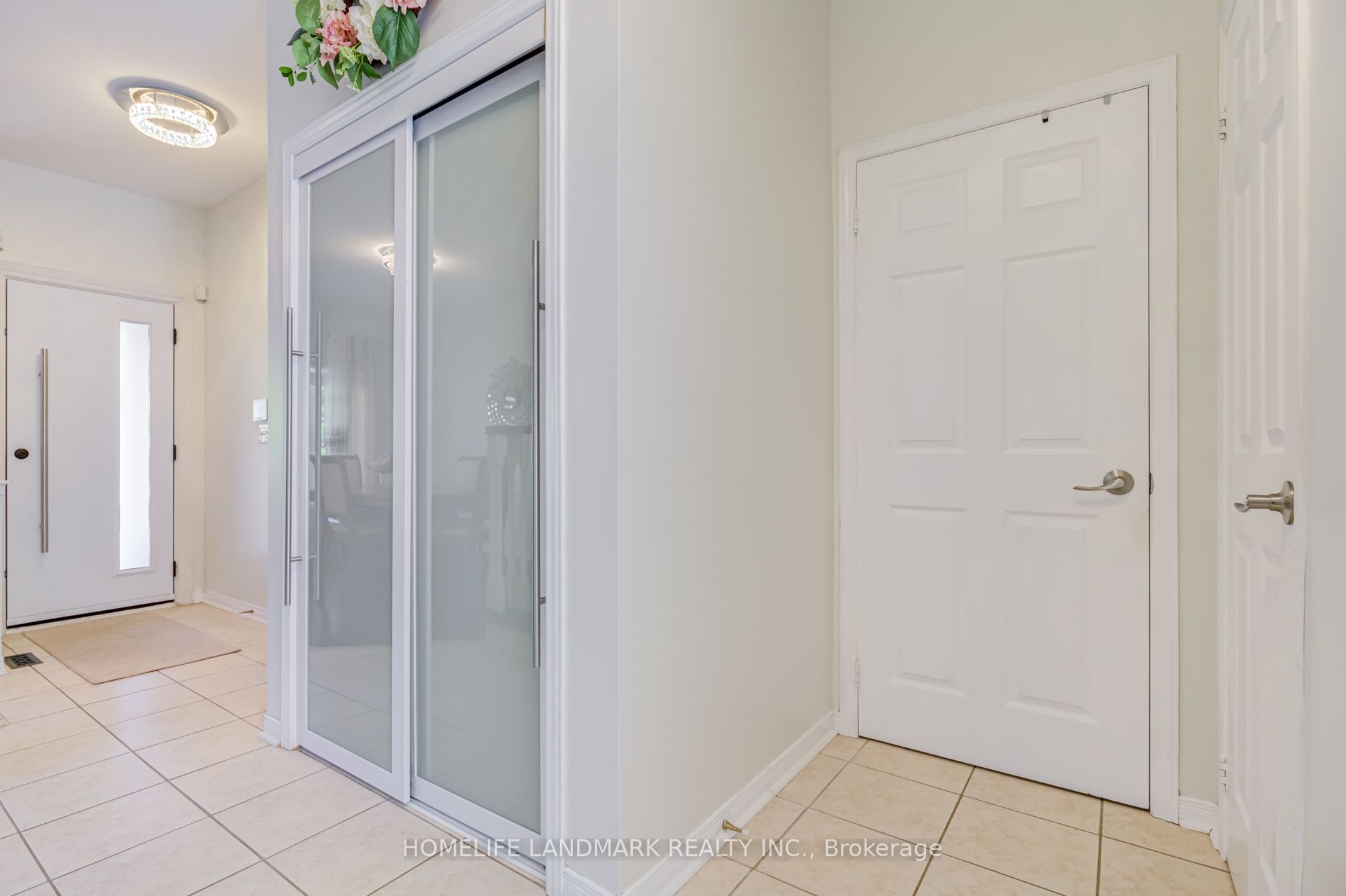 111 Knowles Drive Property Photo 8