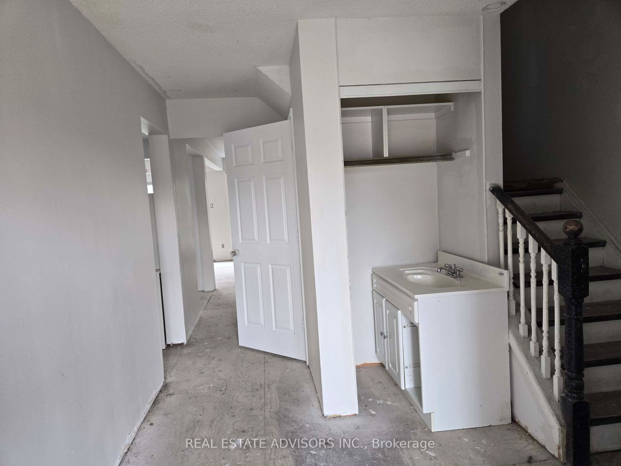 238 Braymore Boulevard Property Photo 3