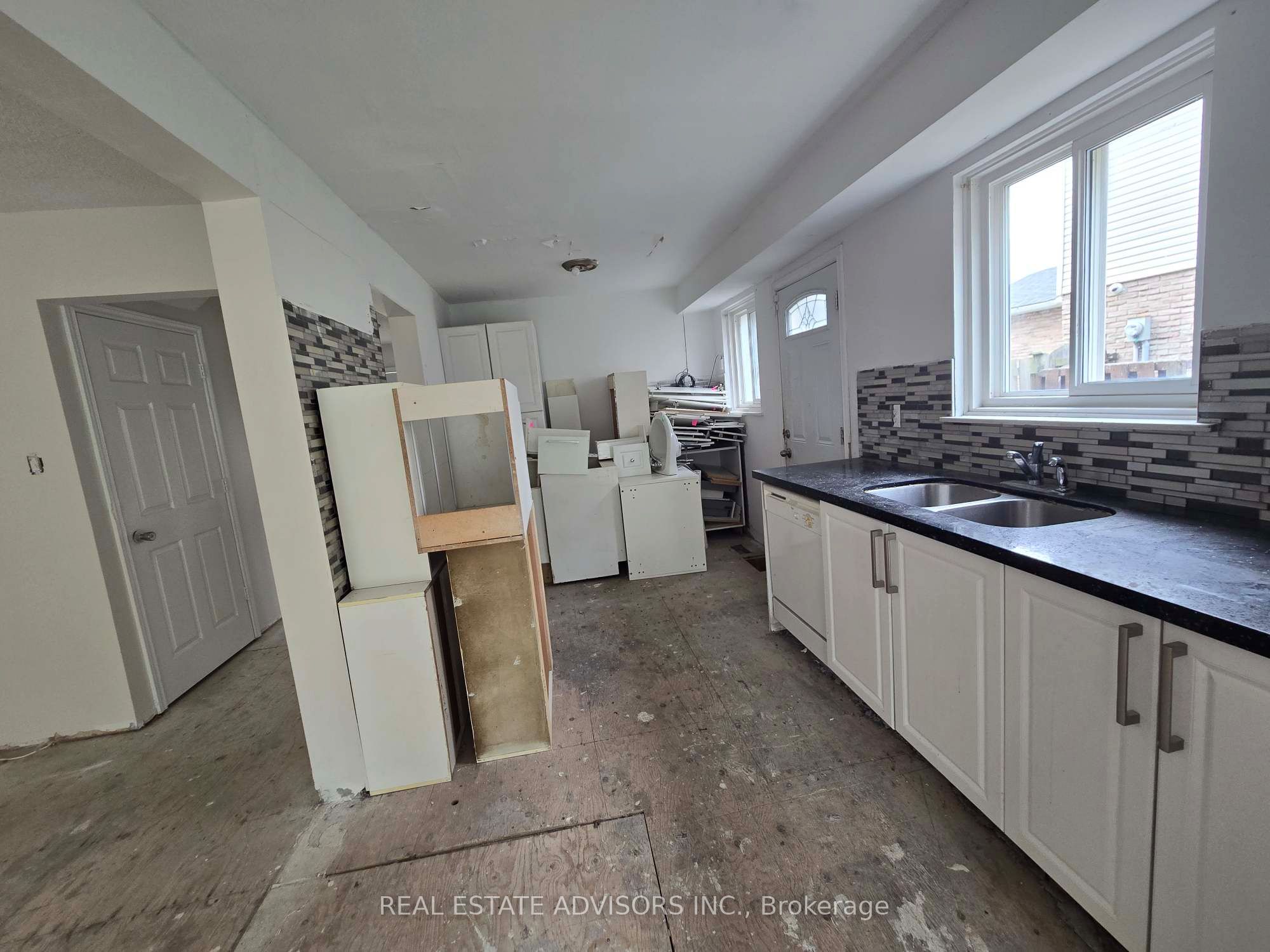 238 Braymore Boulevard Property Photo 6