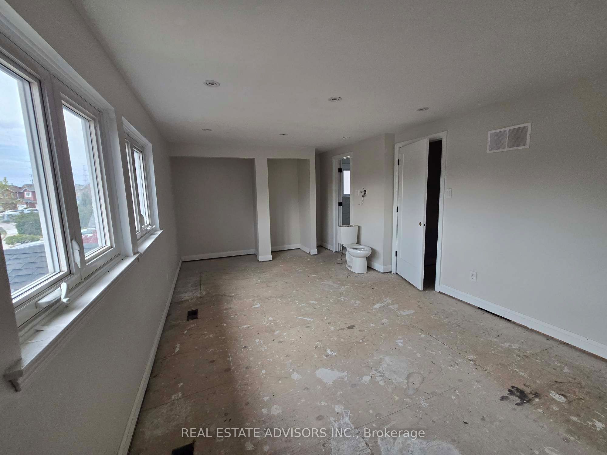 238 Braymore Boulevard Property Photo 10