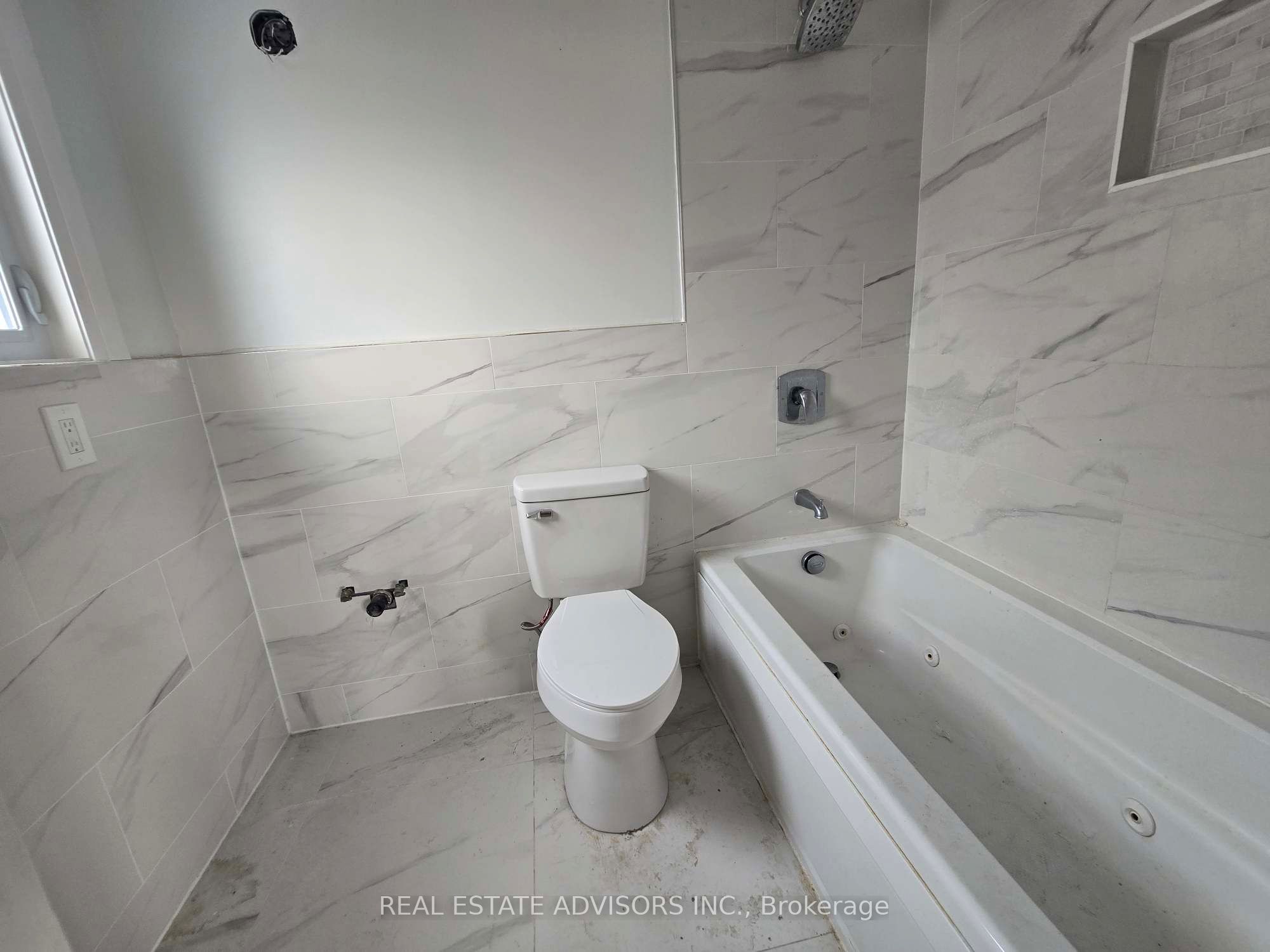 238 Braymore Boulevard Property Photo 11