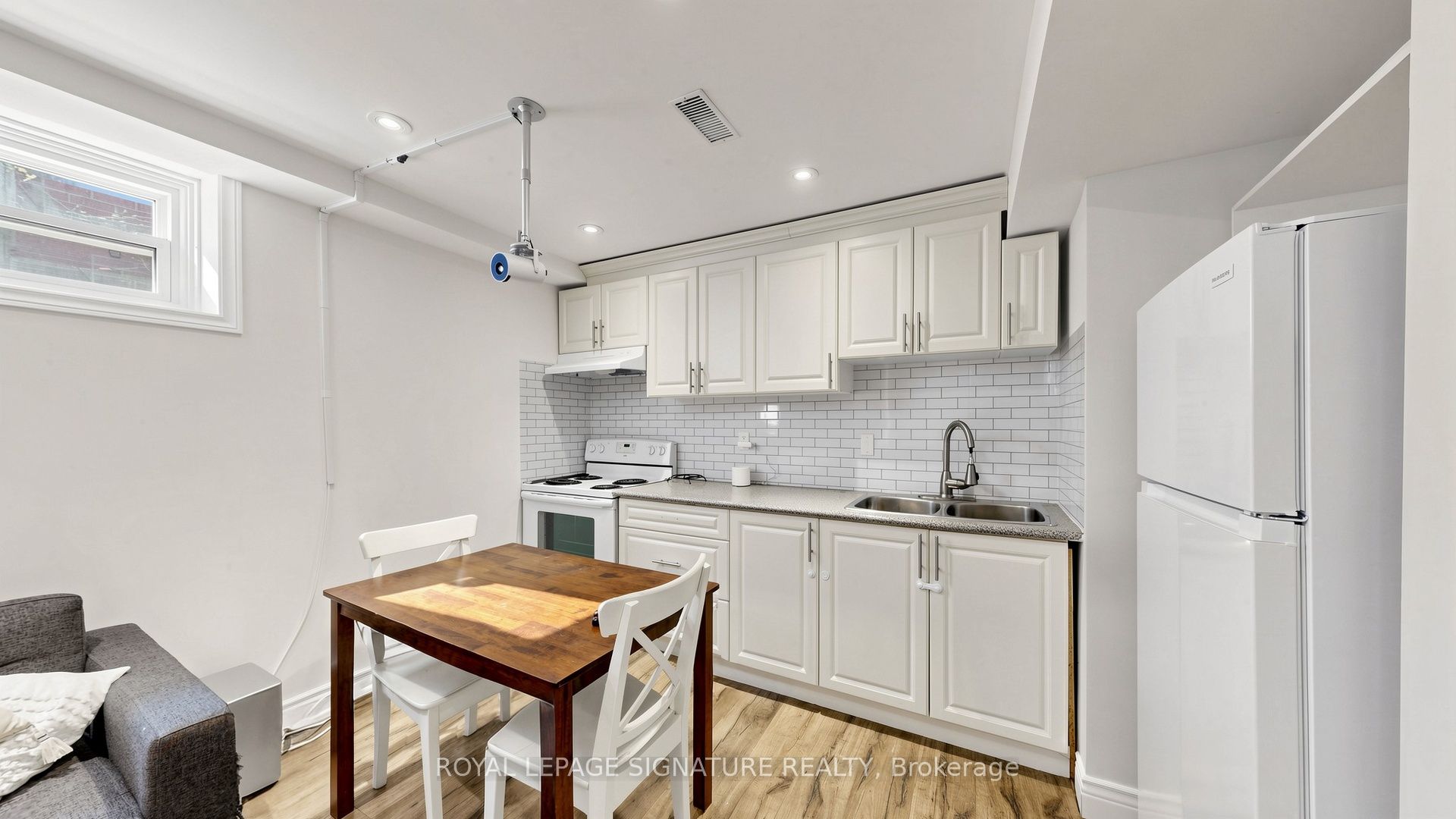 33 Neapolitan Drive Property Photo 28