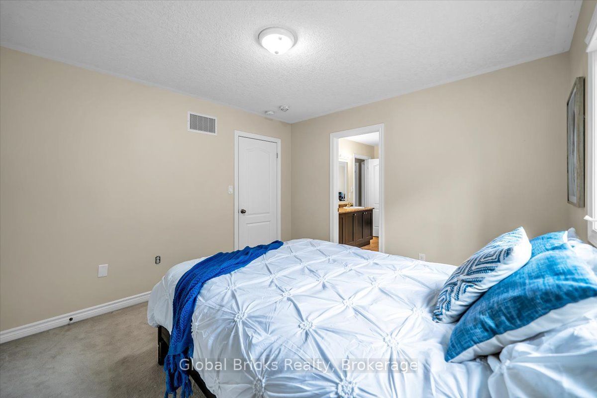 47 Holyrod Drive Property Photo 32