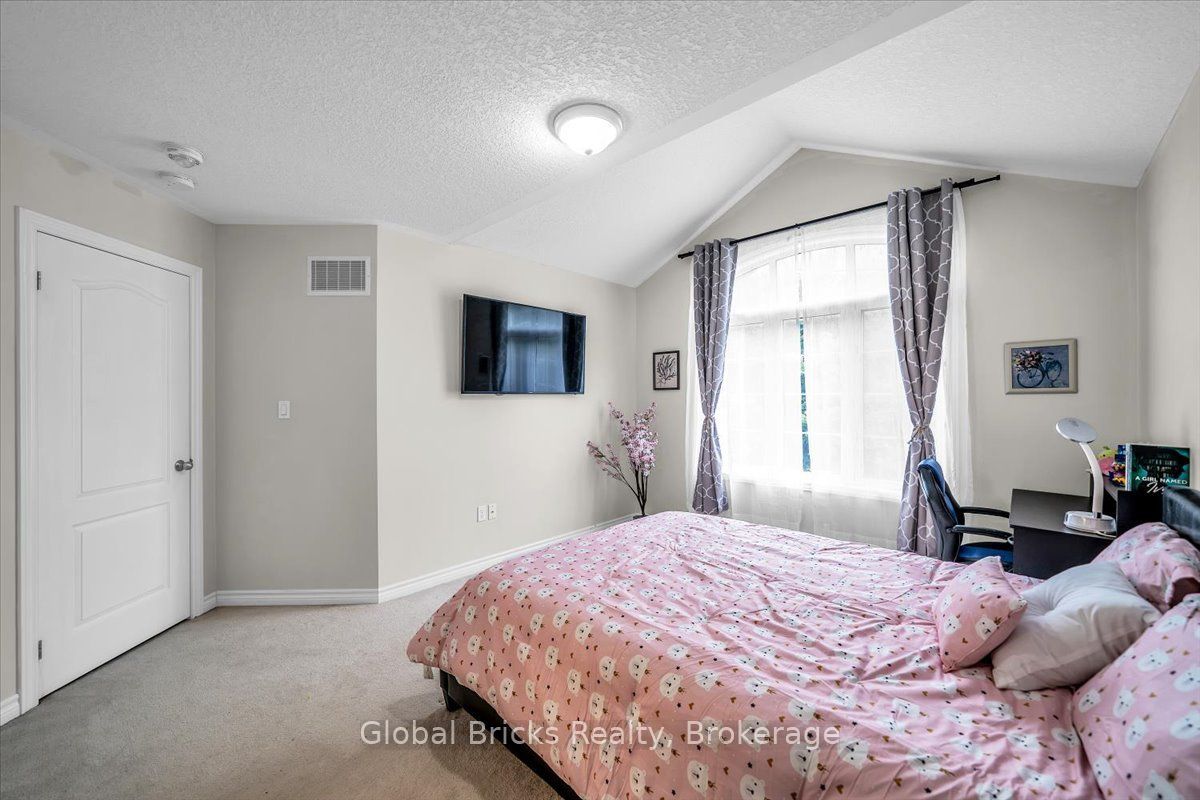 47 Holyrod Drive Property Photo 37