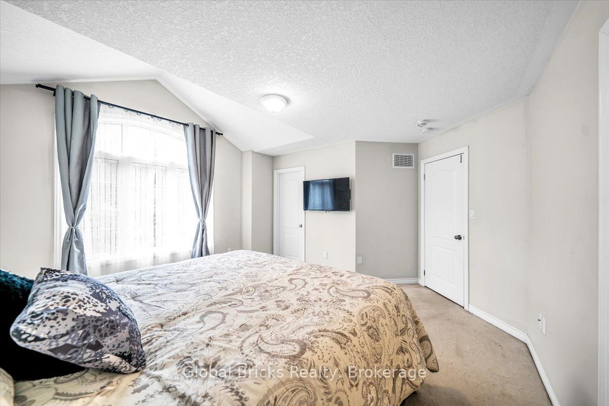 47 Holyrod Drive Property Photo 39