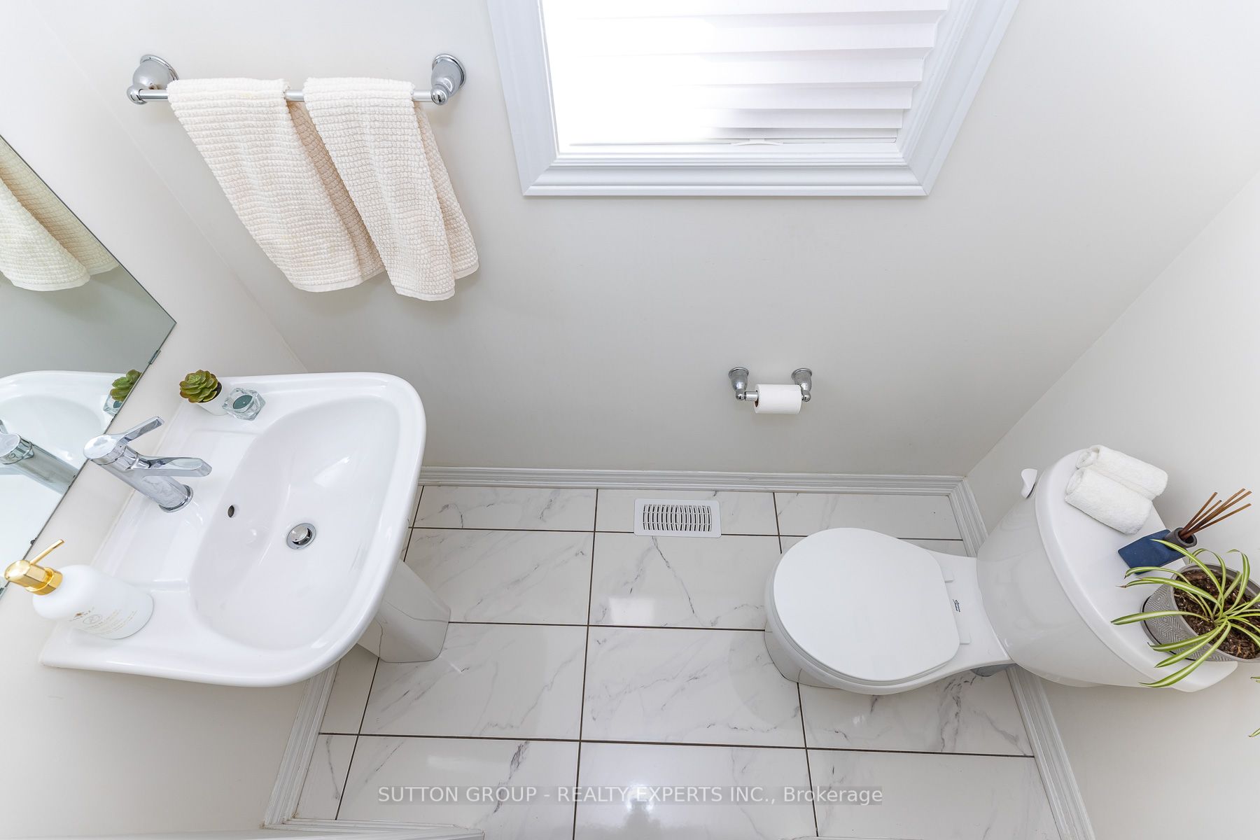 130 Ice Palace Crescent Property Photo 4