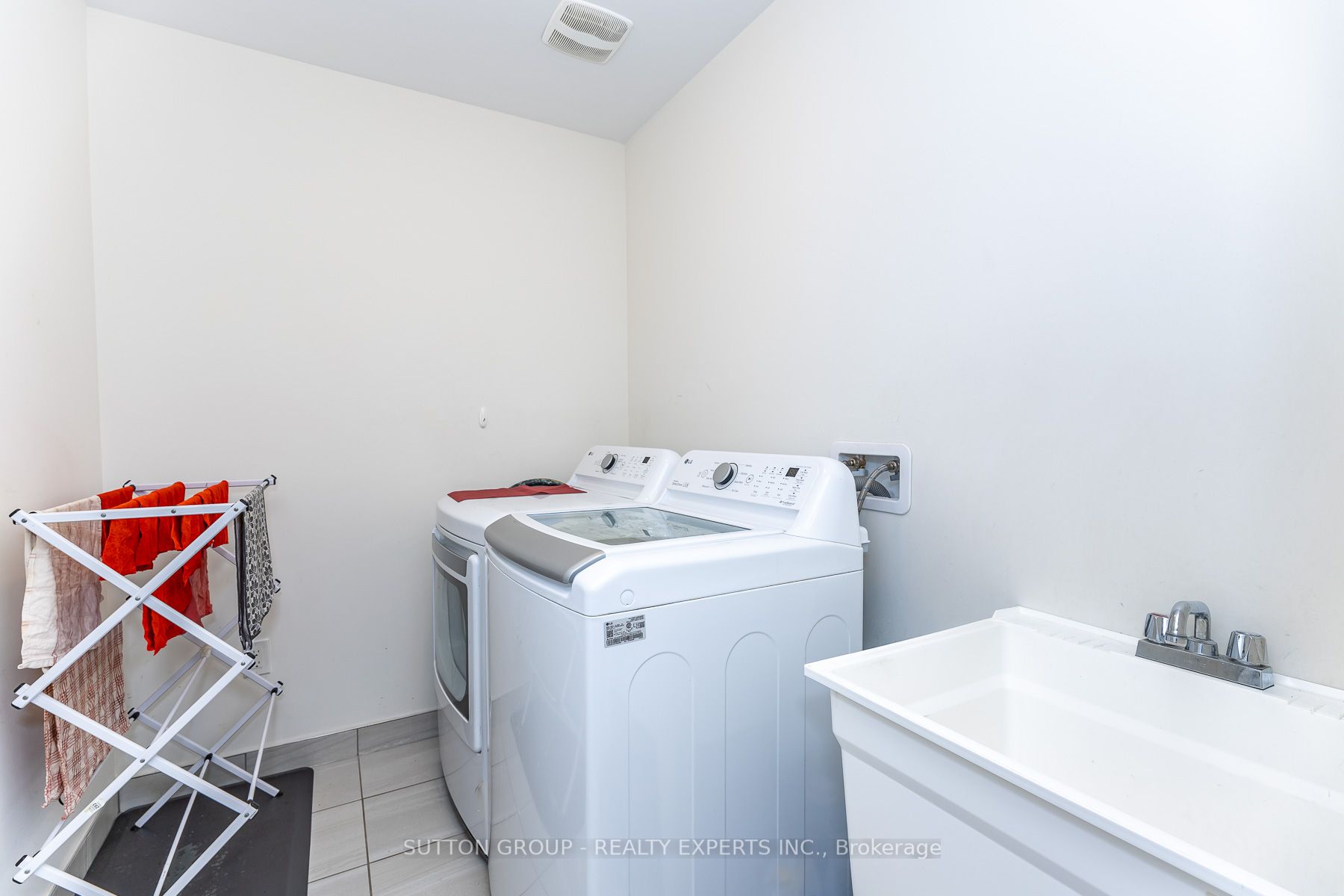 130 Ice Palace Crescent Property Photo 6