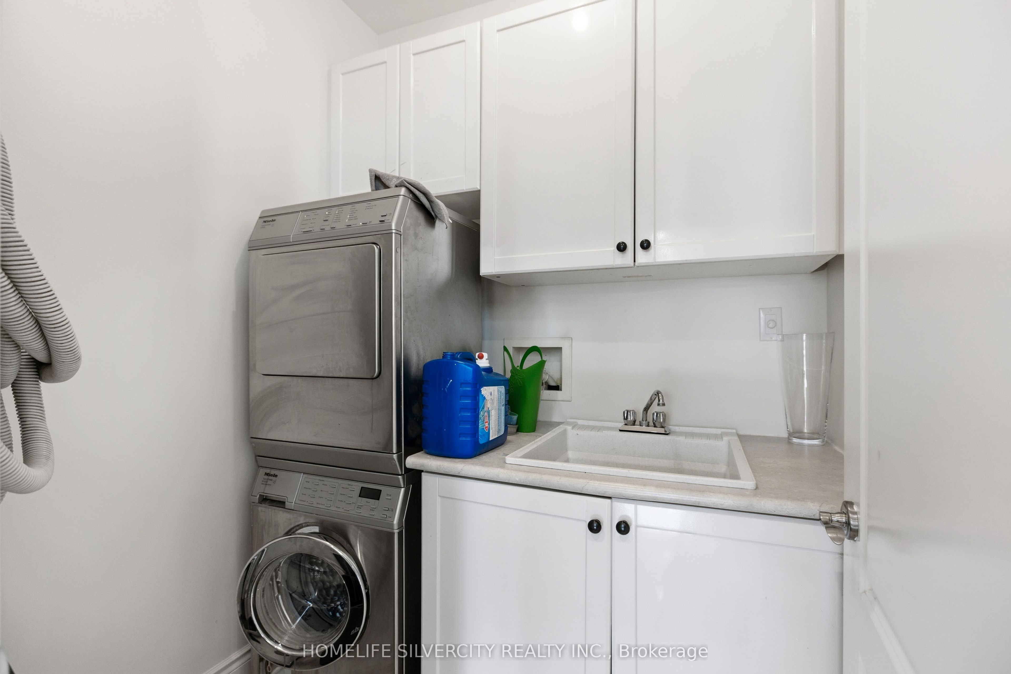 492 Rougemount Drive Property Photo 15