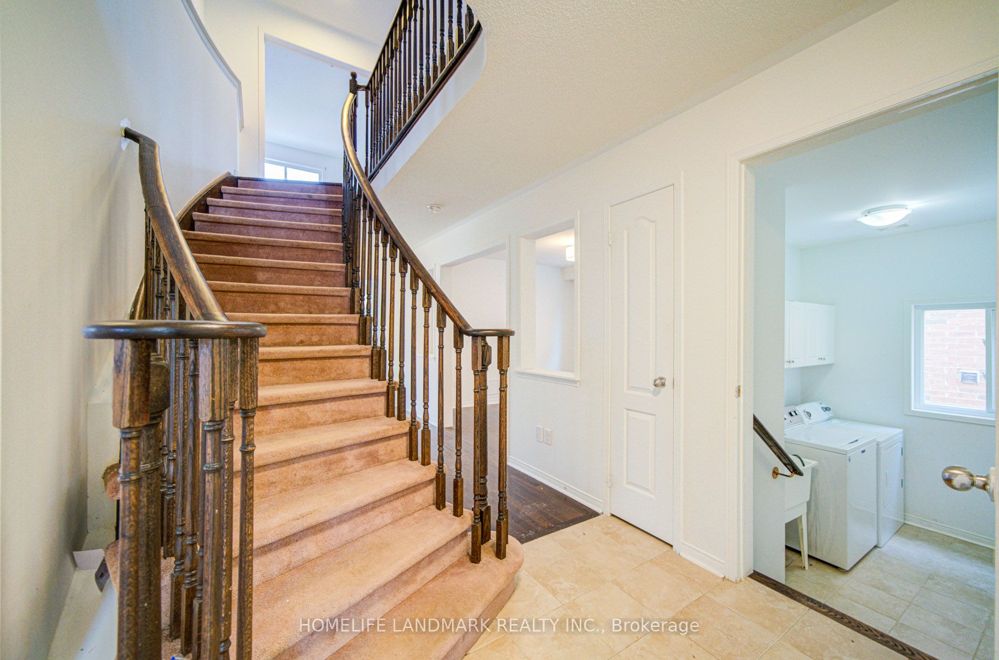 1842 Esterbrook Drive Property Photo 4