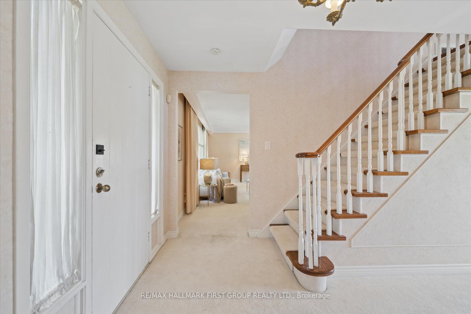 525 Myrtle Road W Property Photo 4