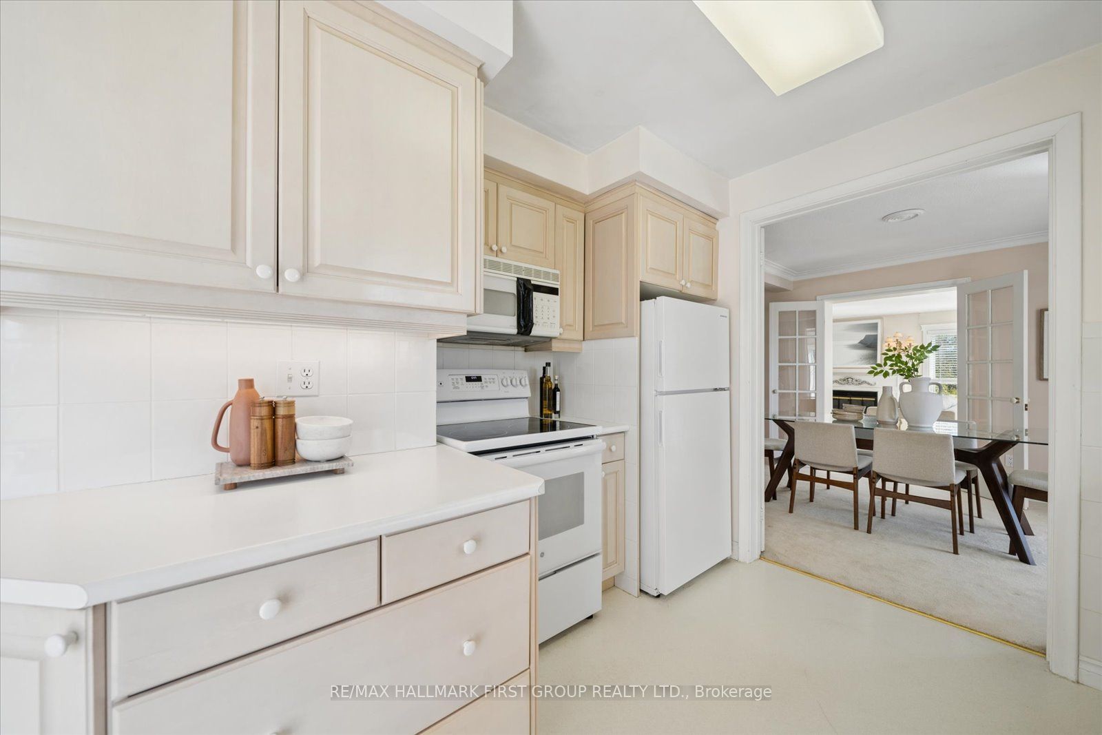 525 Myrtle Road W Property Photo 13