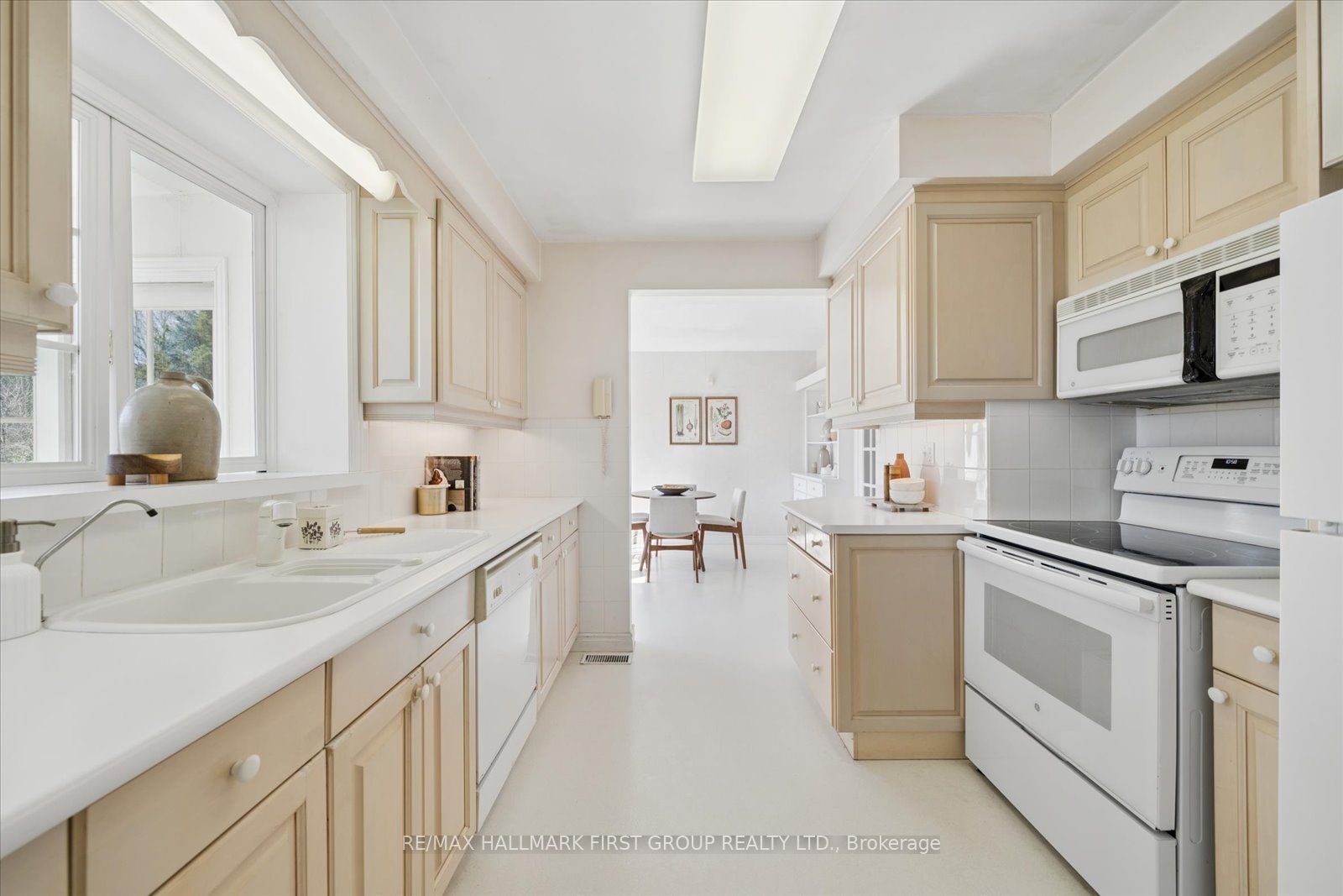 525 Myrtle Road W Property Photo 15