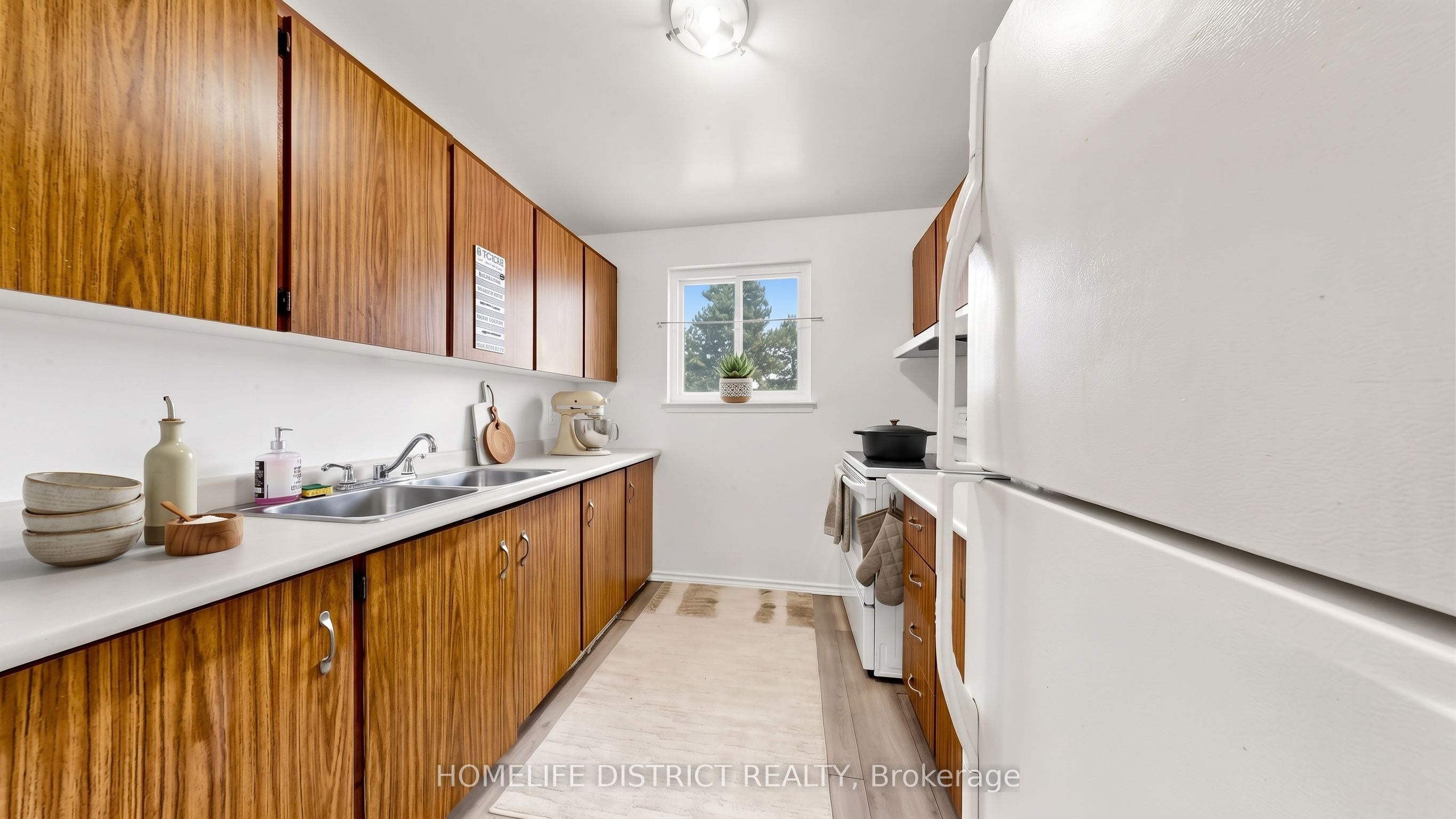 424 Chaleur Avenue Property Photo 4