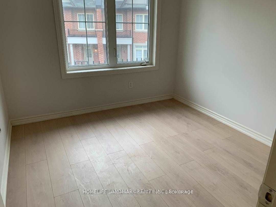 8 Eaton Park Lane 12 Property Photo 10