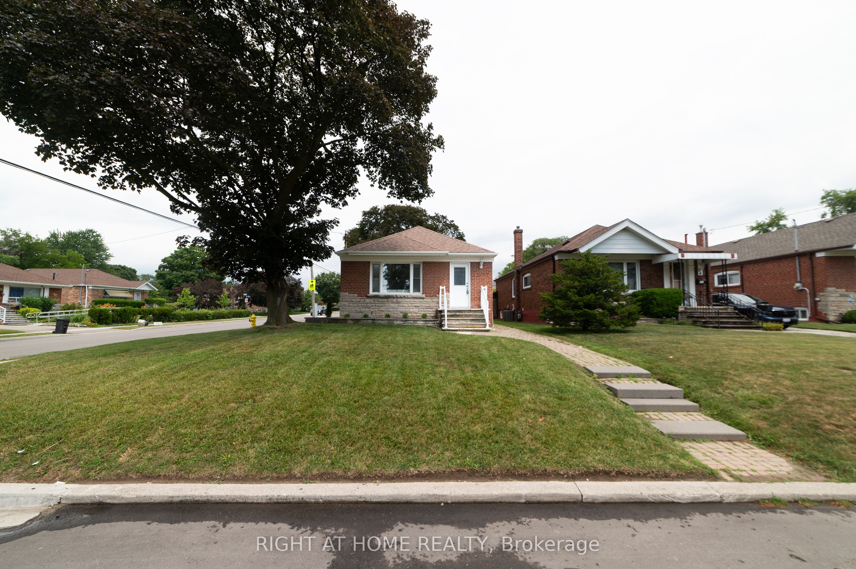 2 Midholm Drive Property Photo 1