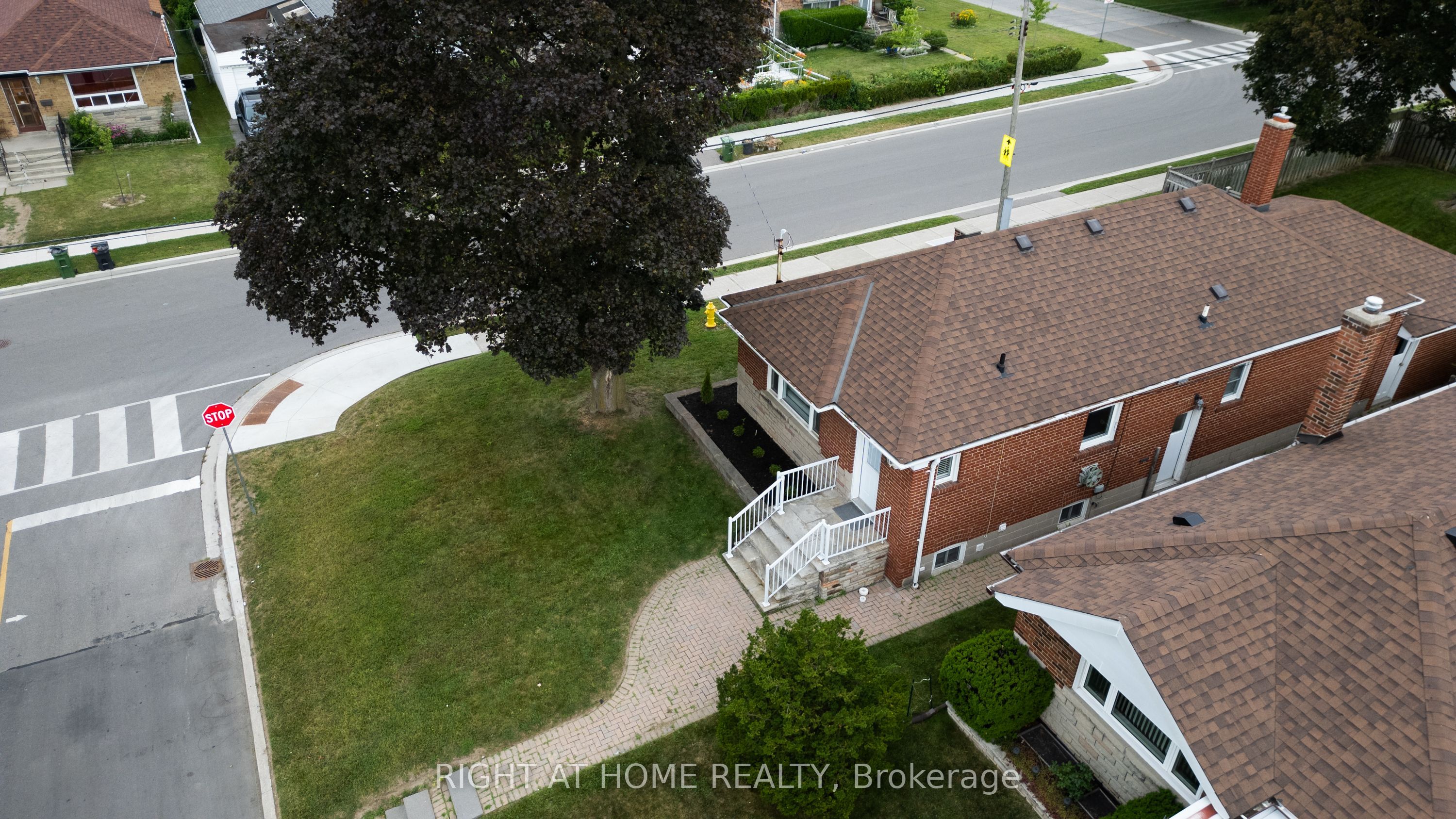2 Midholm Drive Property Photo 5
