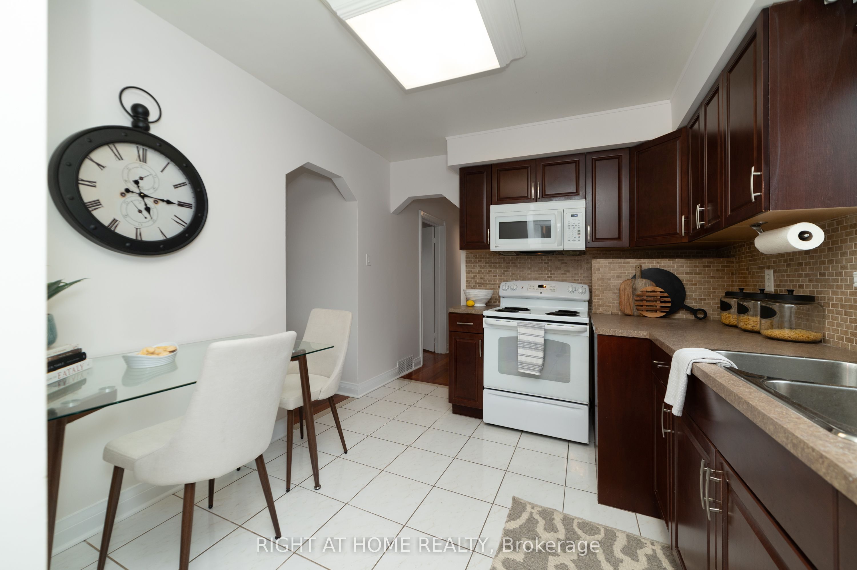 2 Midholm Drive Property Photo 14