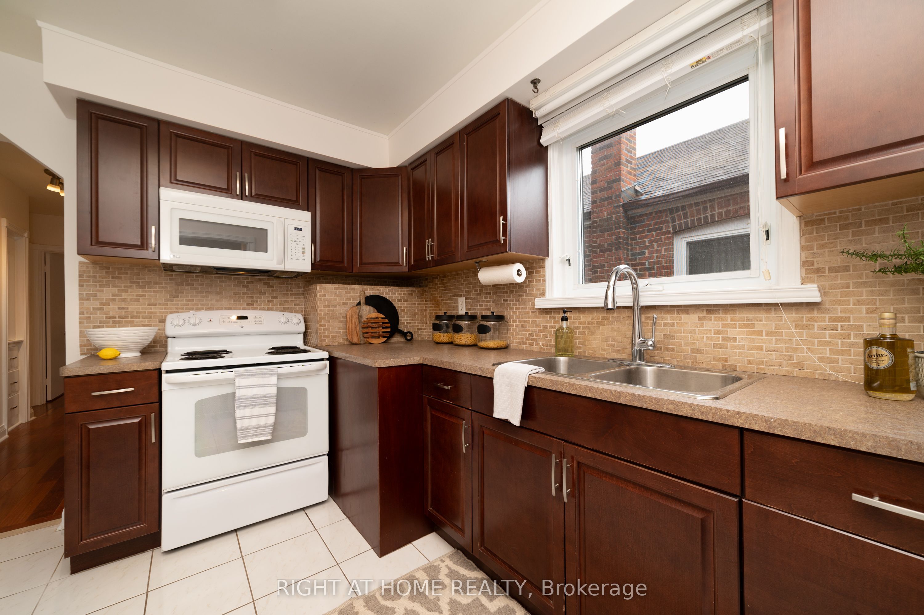 2 Midholm Drive Property Photo 15