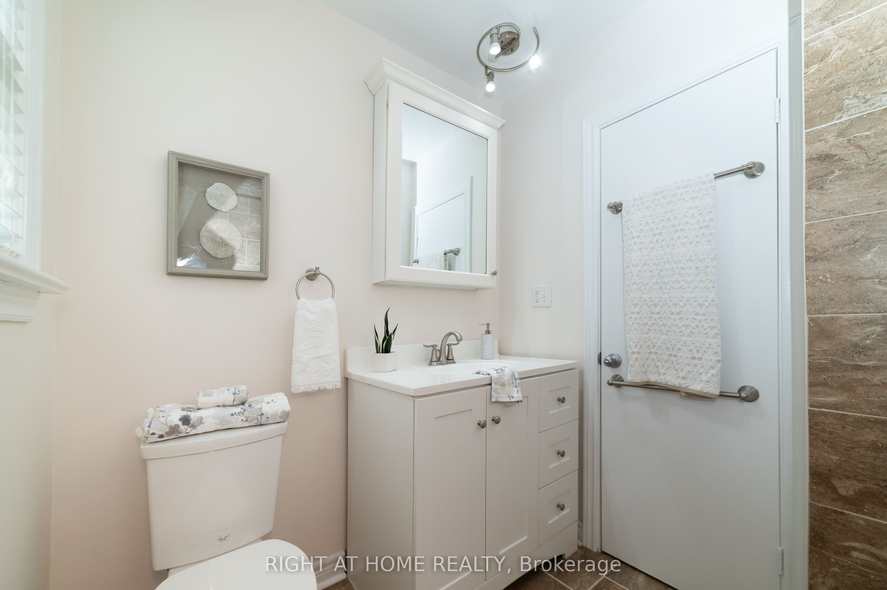 2 Midholm Drive Property Photo 19