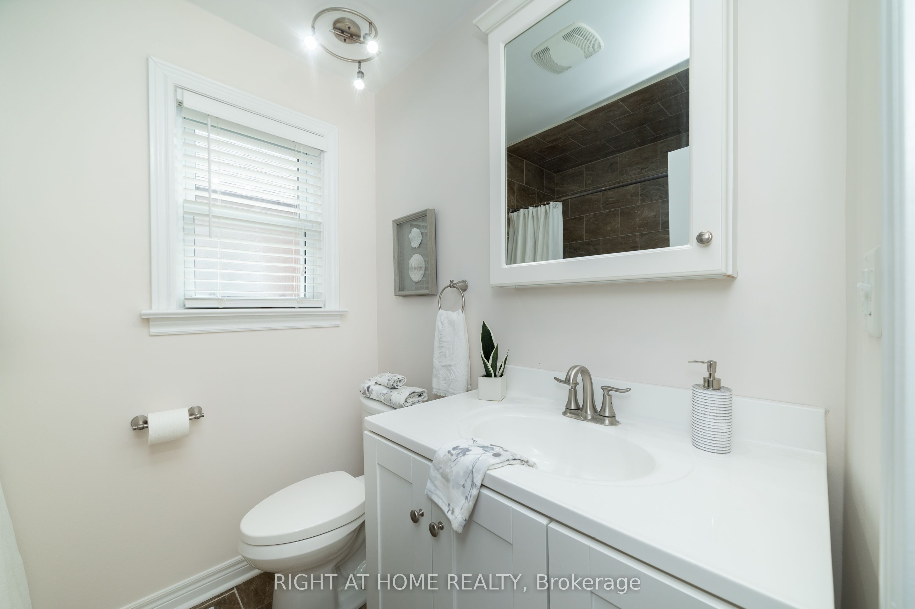 2 Midholm Drive Property Photo 20