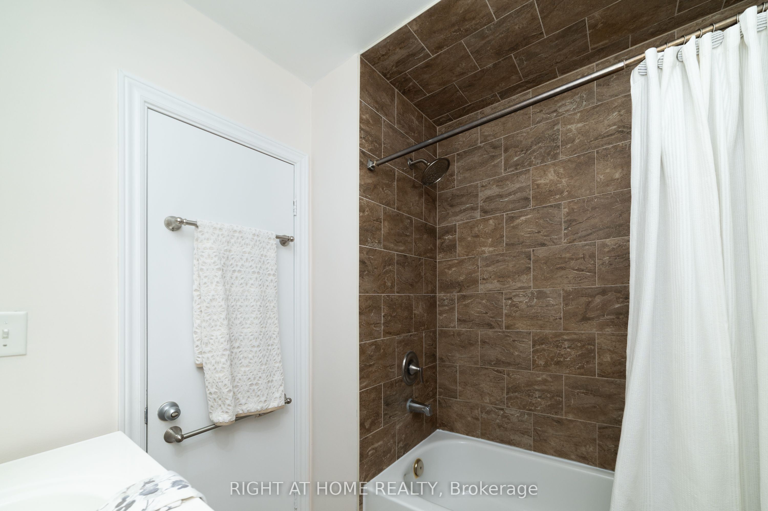 2 Midholm Drive Property Photo 21