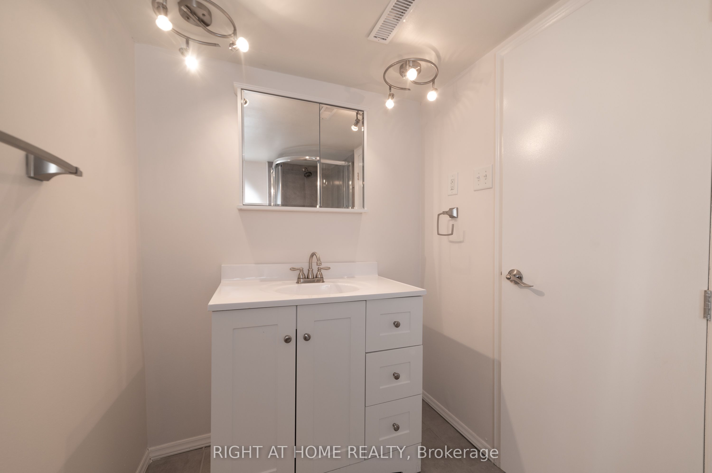 2 Midholm Drive Property Photo 33