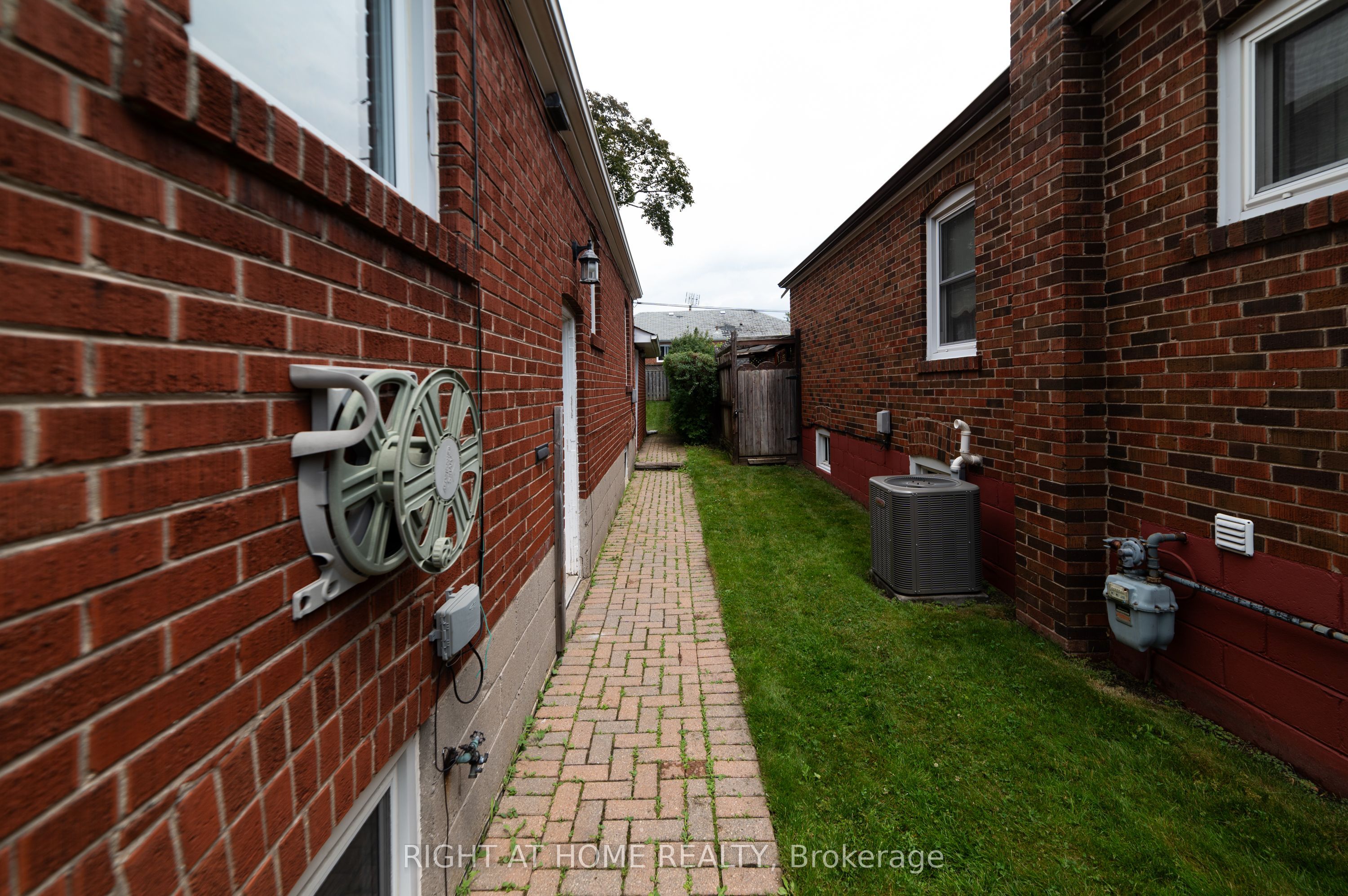 2 Midholm Drive Property Photo 34