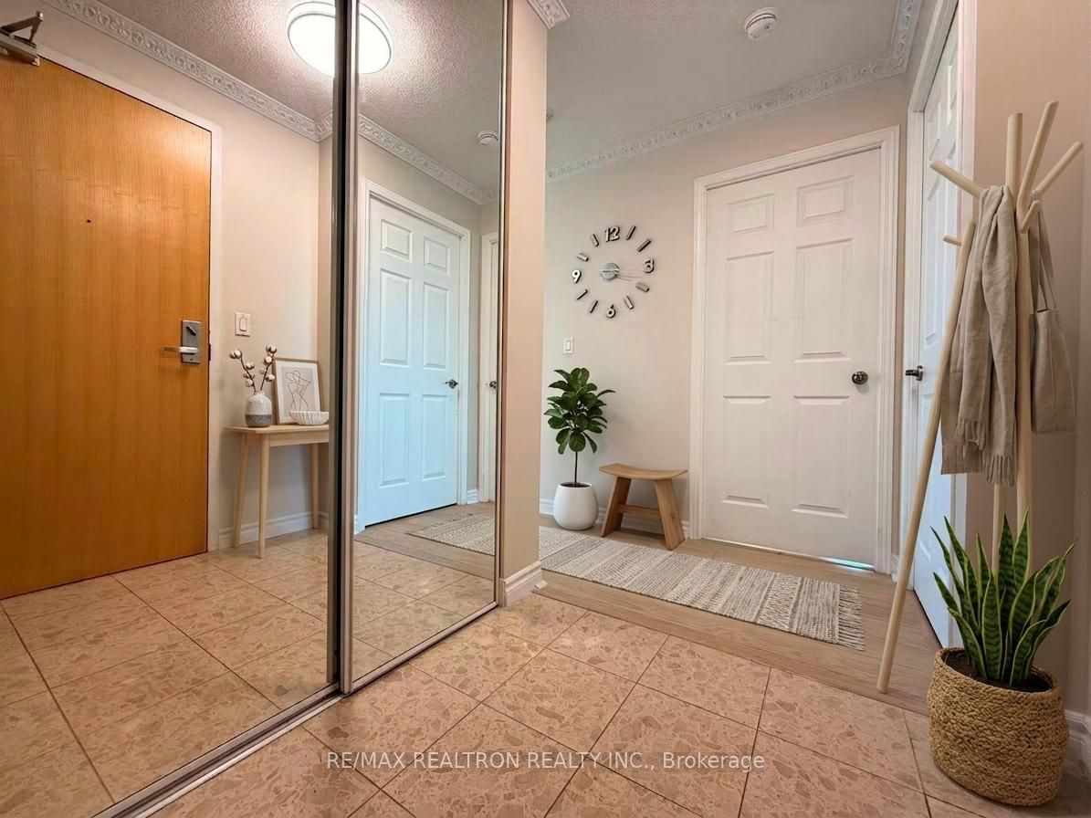 68 Grangeway Avenue 1010 Property Photo 2