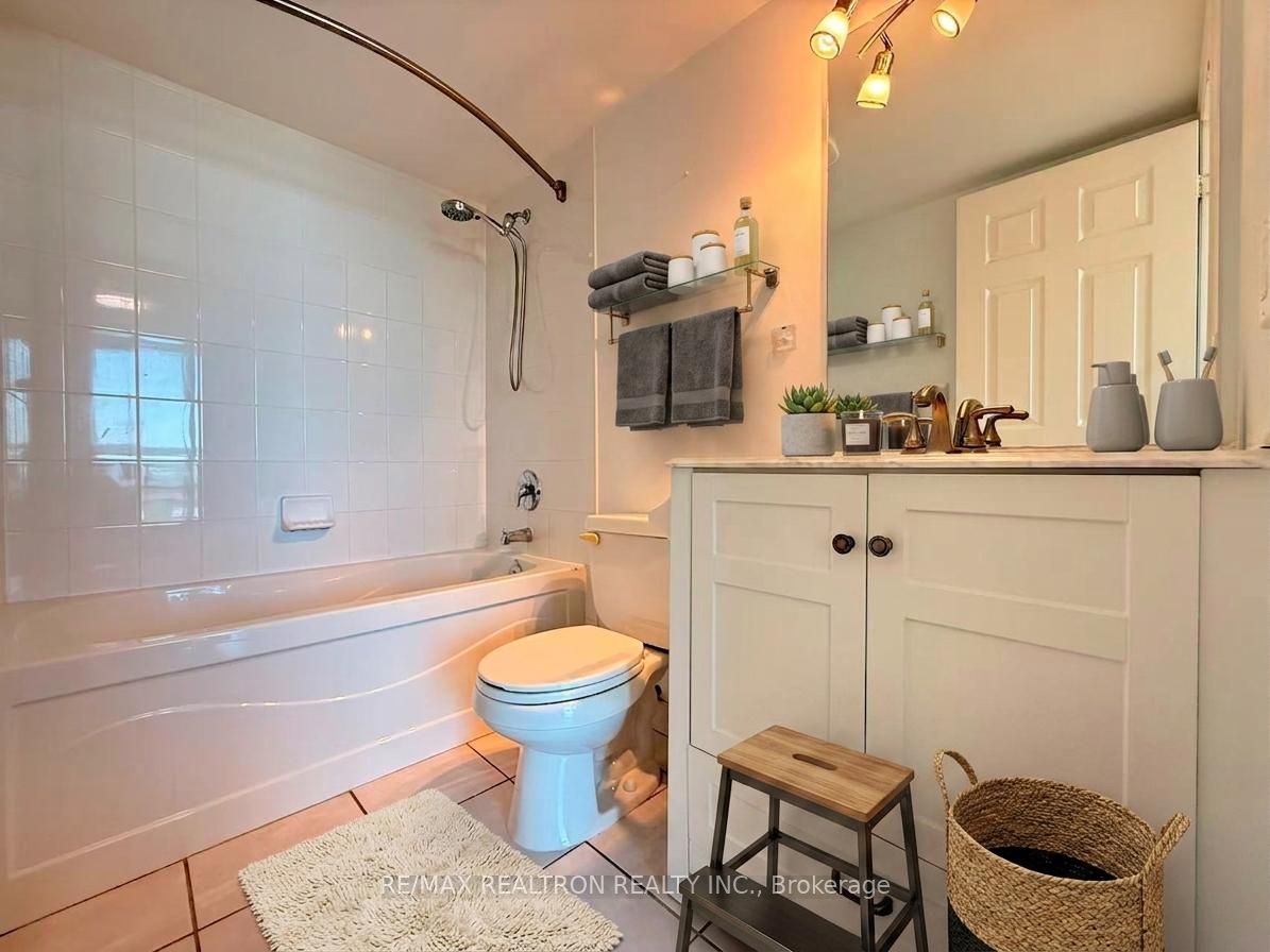 68 Grangeway Avenue 1010 Property Photo 13