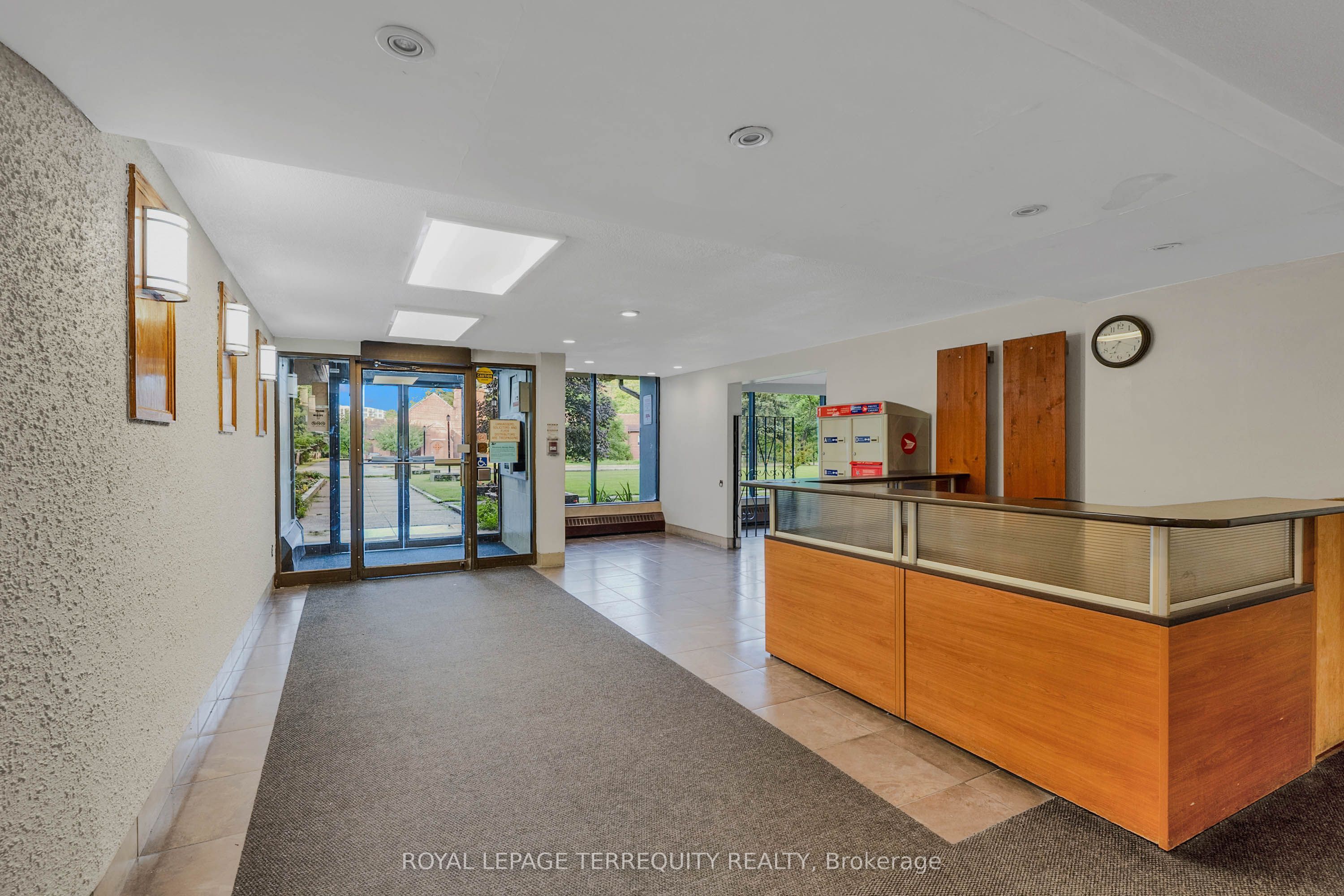 180 Markham Road 816 Property Photo 4