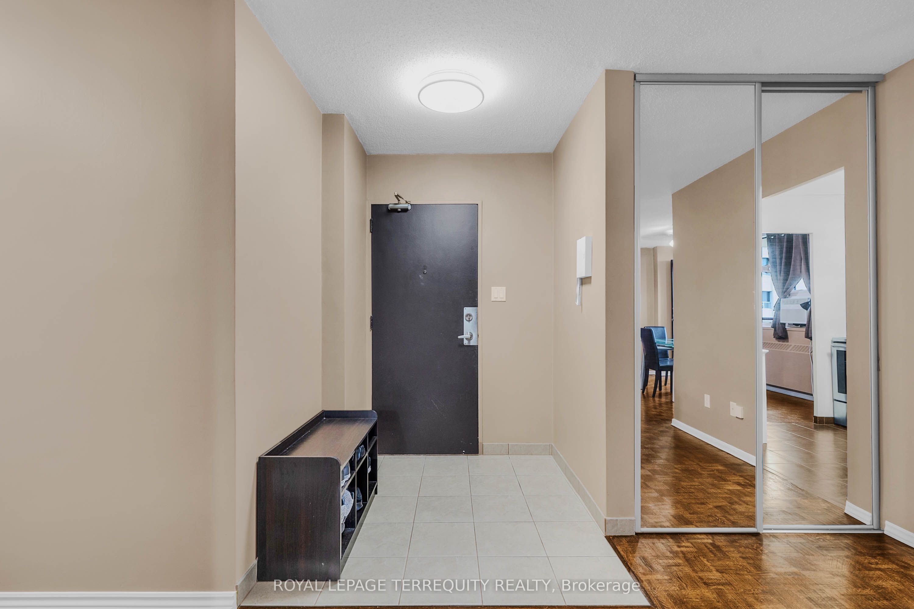 180 Markham Road 816 Property Photo 5