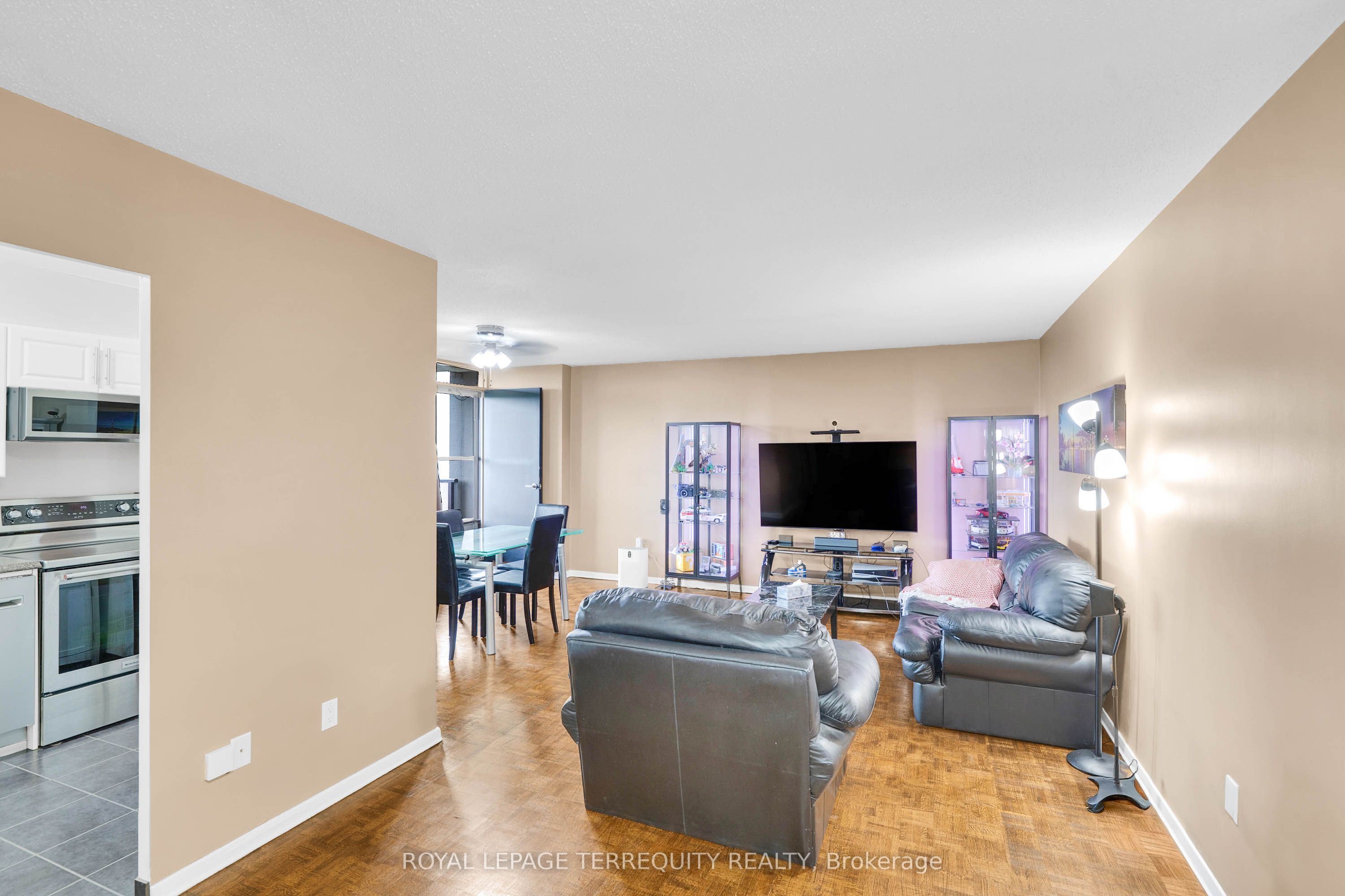 180 Markham Road 816 Property Photo 6