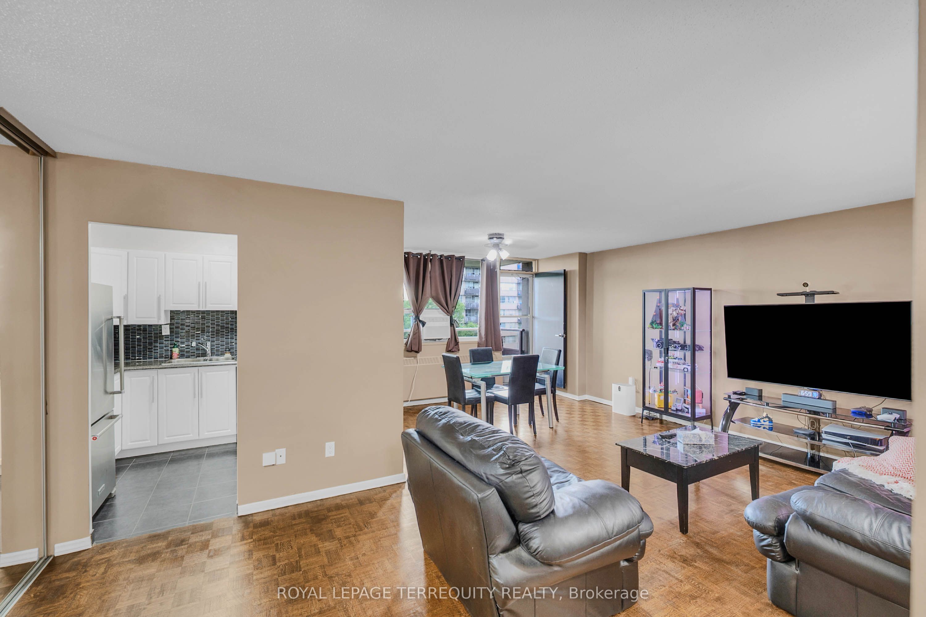 180 Markham Road 816 Property Photo 7