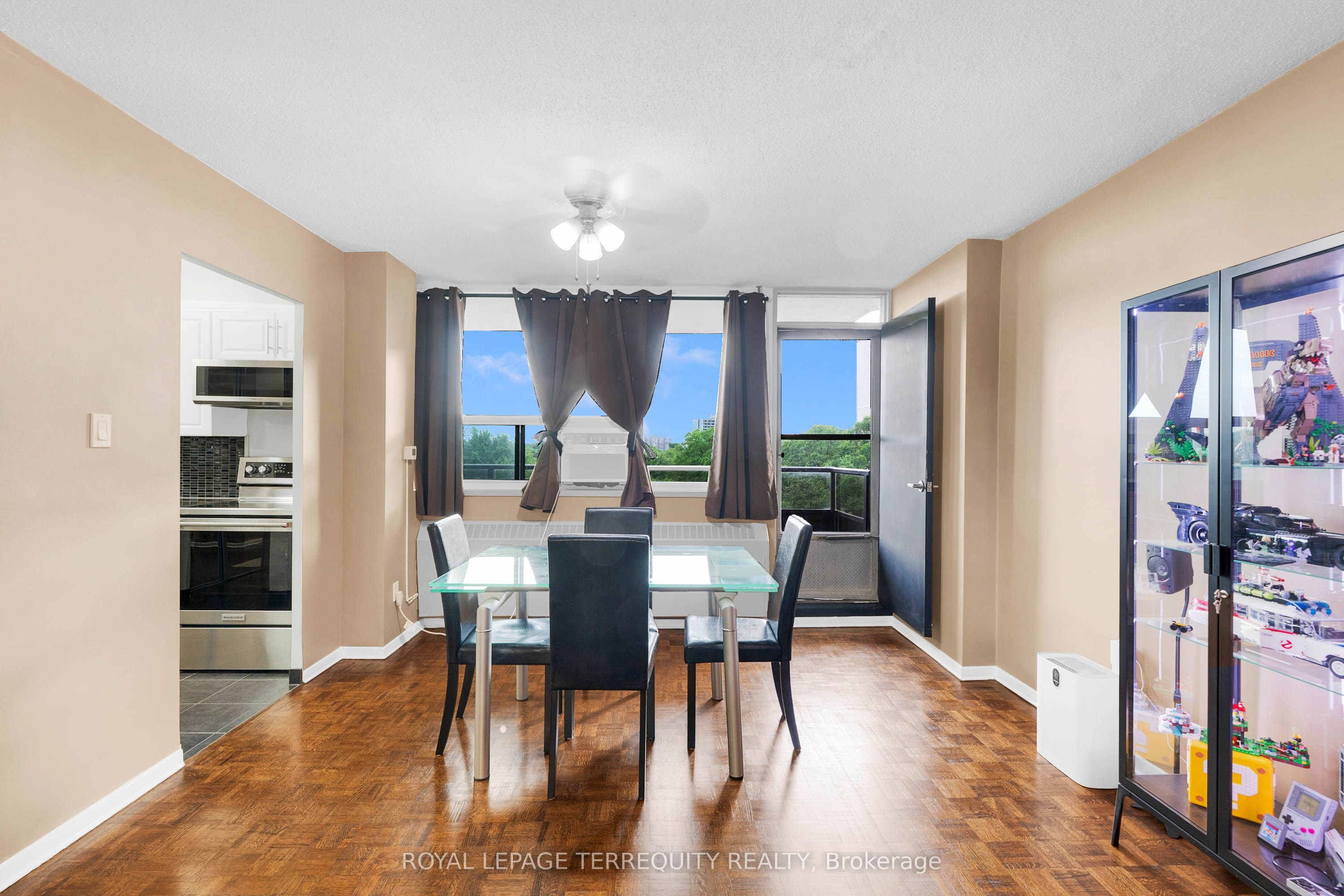 180 Markham Road 816 Property Photo 11