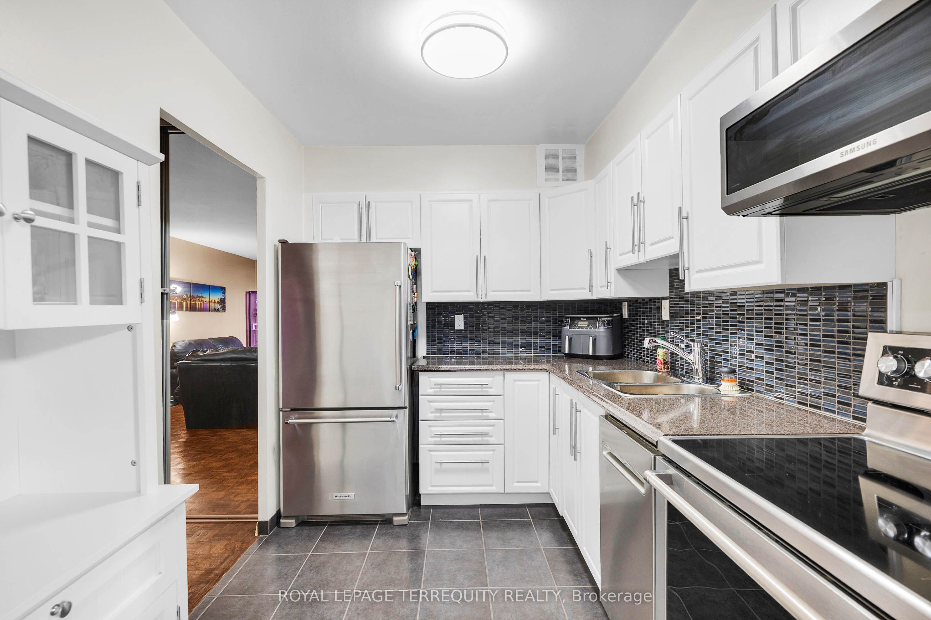 180 Markham Road 816 Property Photo 13