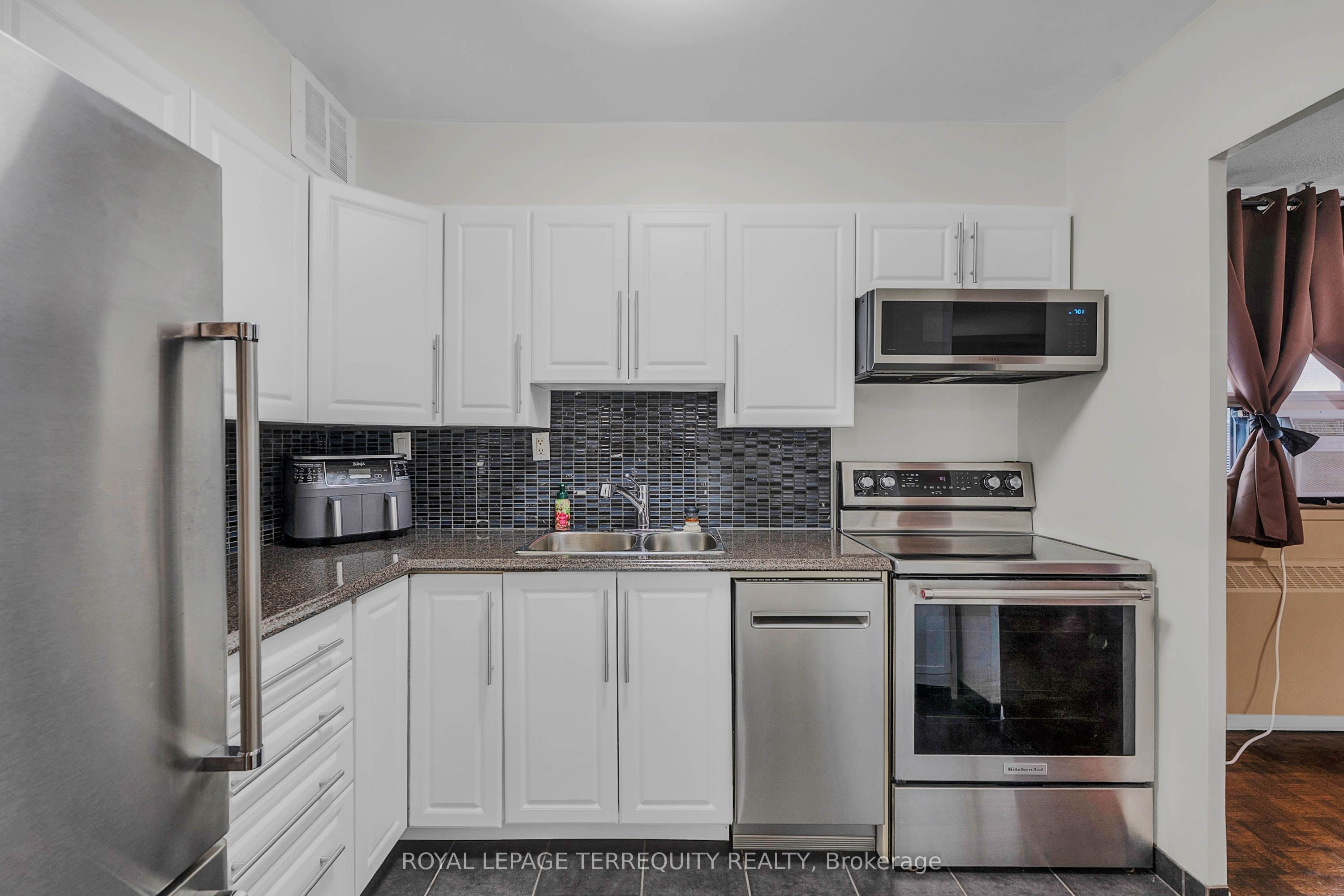 180 Markham Road 816 Property Photo 14