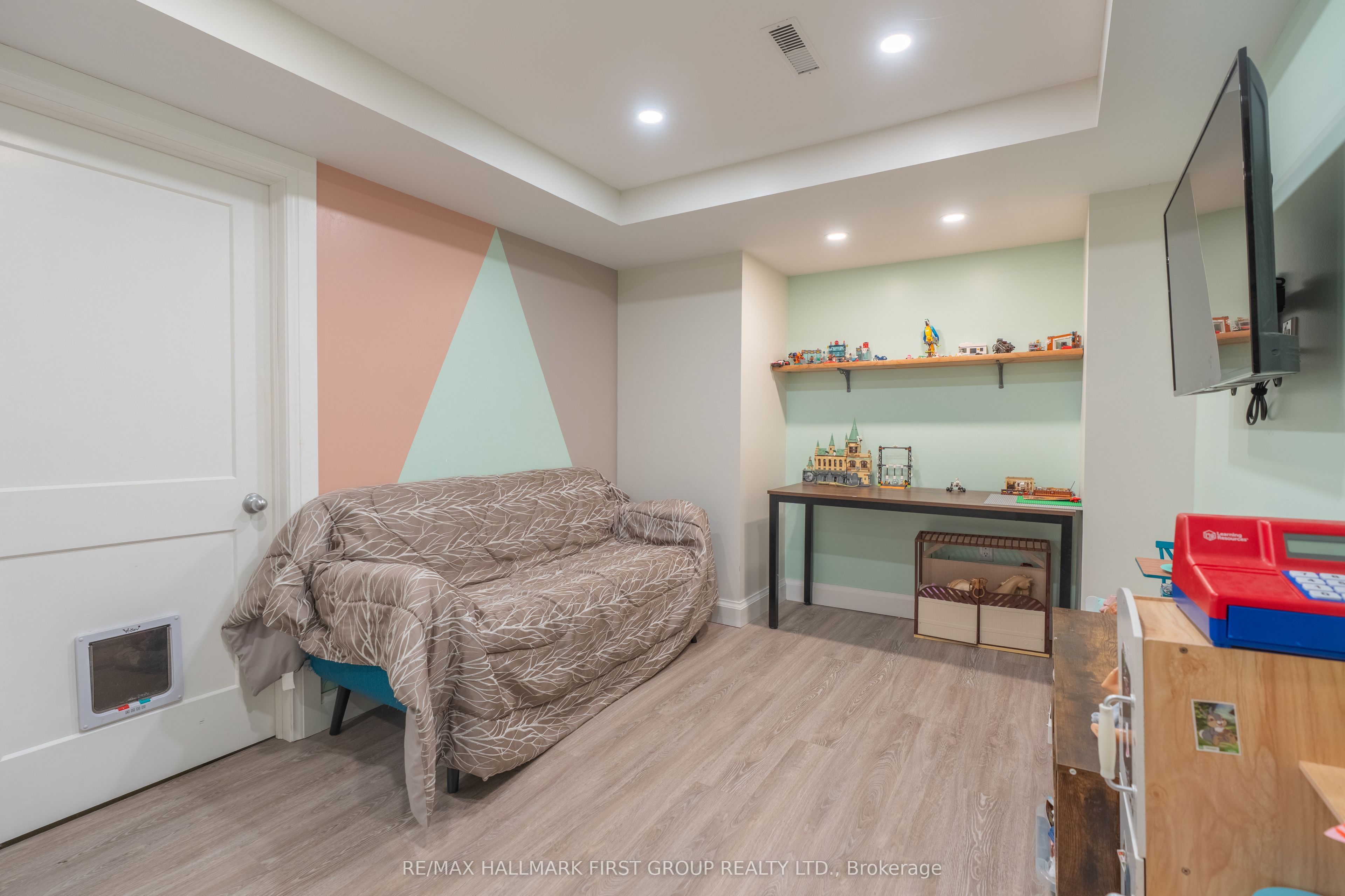 683 Grandview Drive Property Photo 33