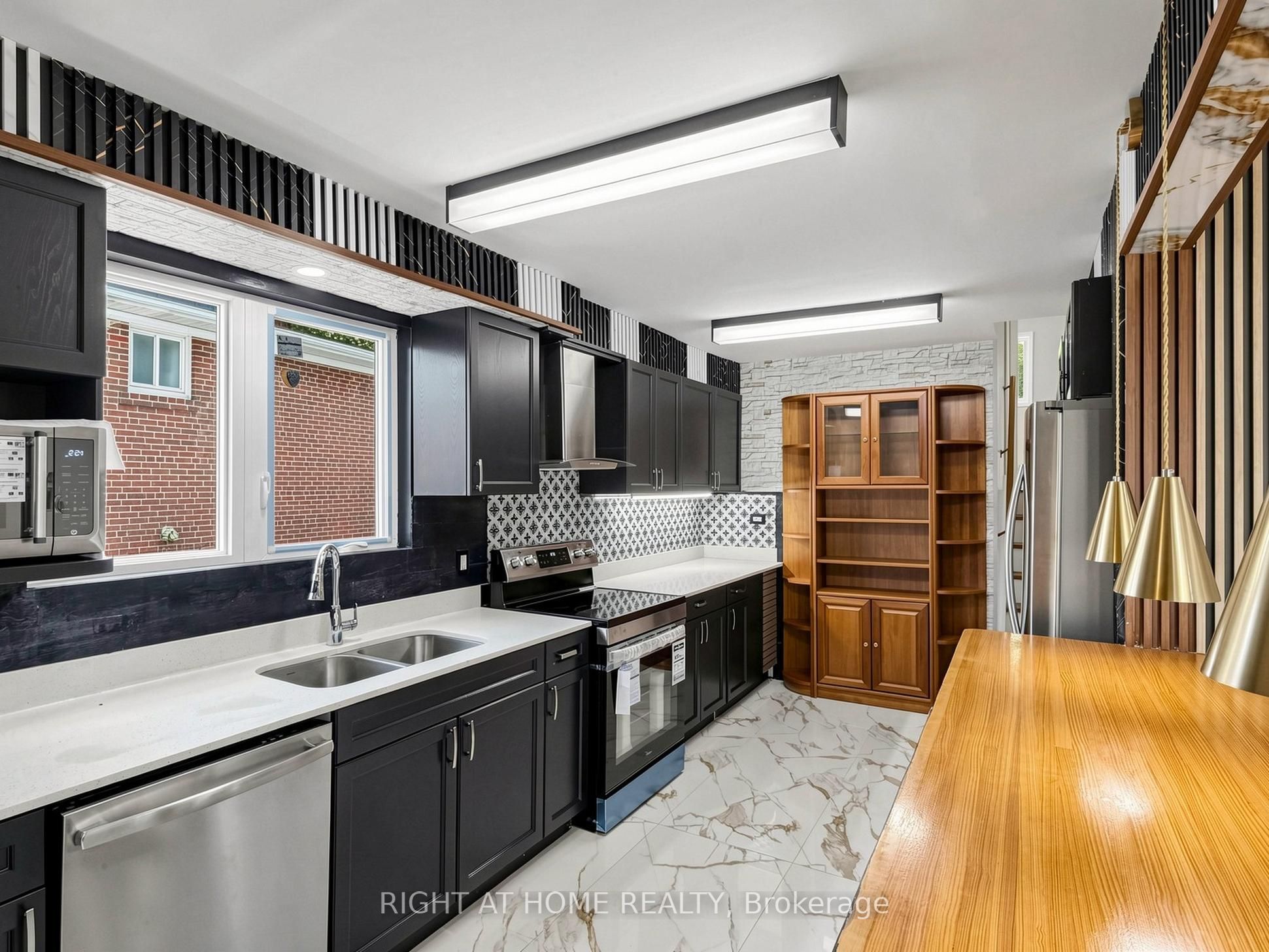 65 Darlingside Drive Property Photo 8