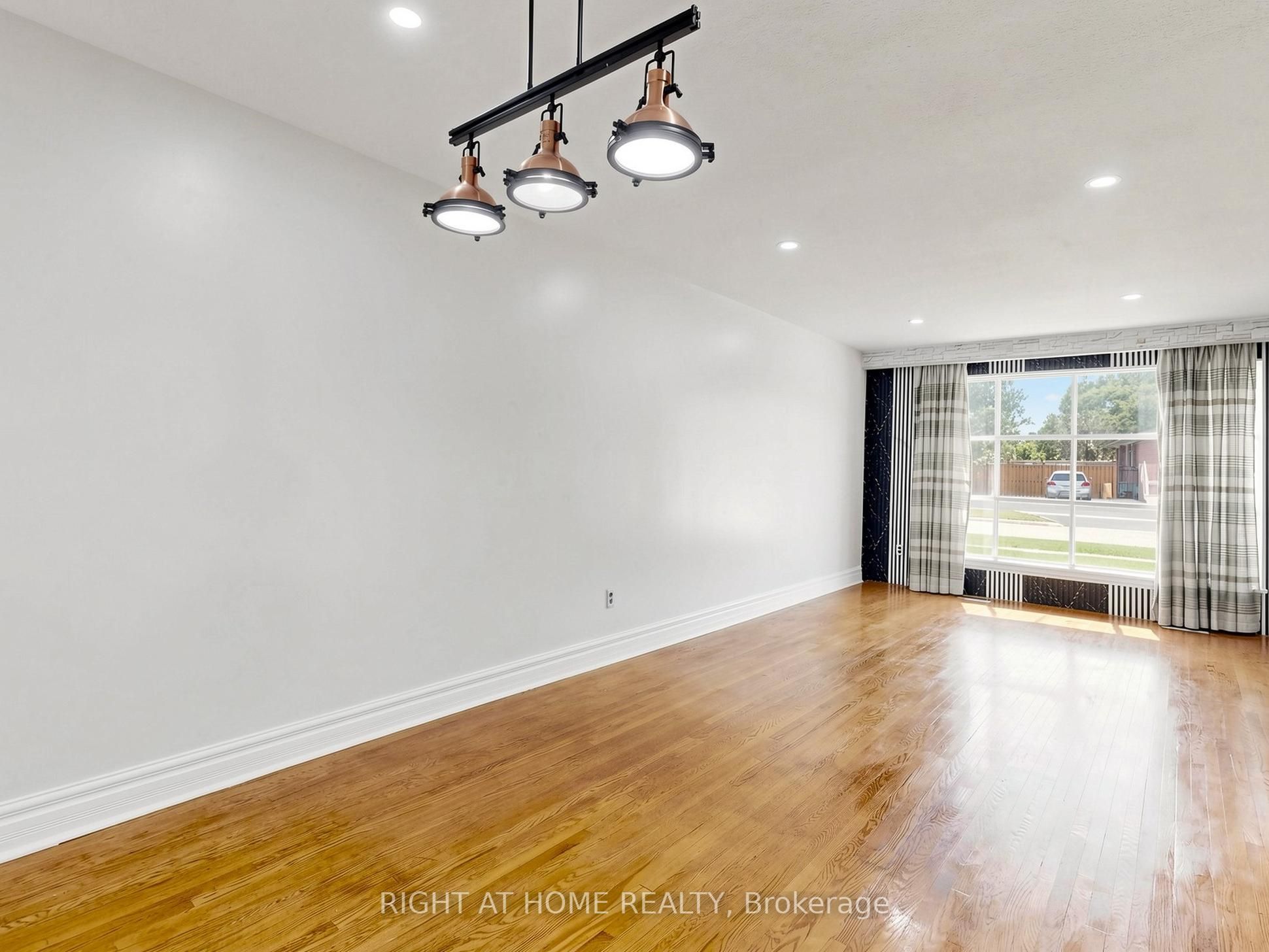 65 Darlingside Drive Property Photo 13