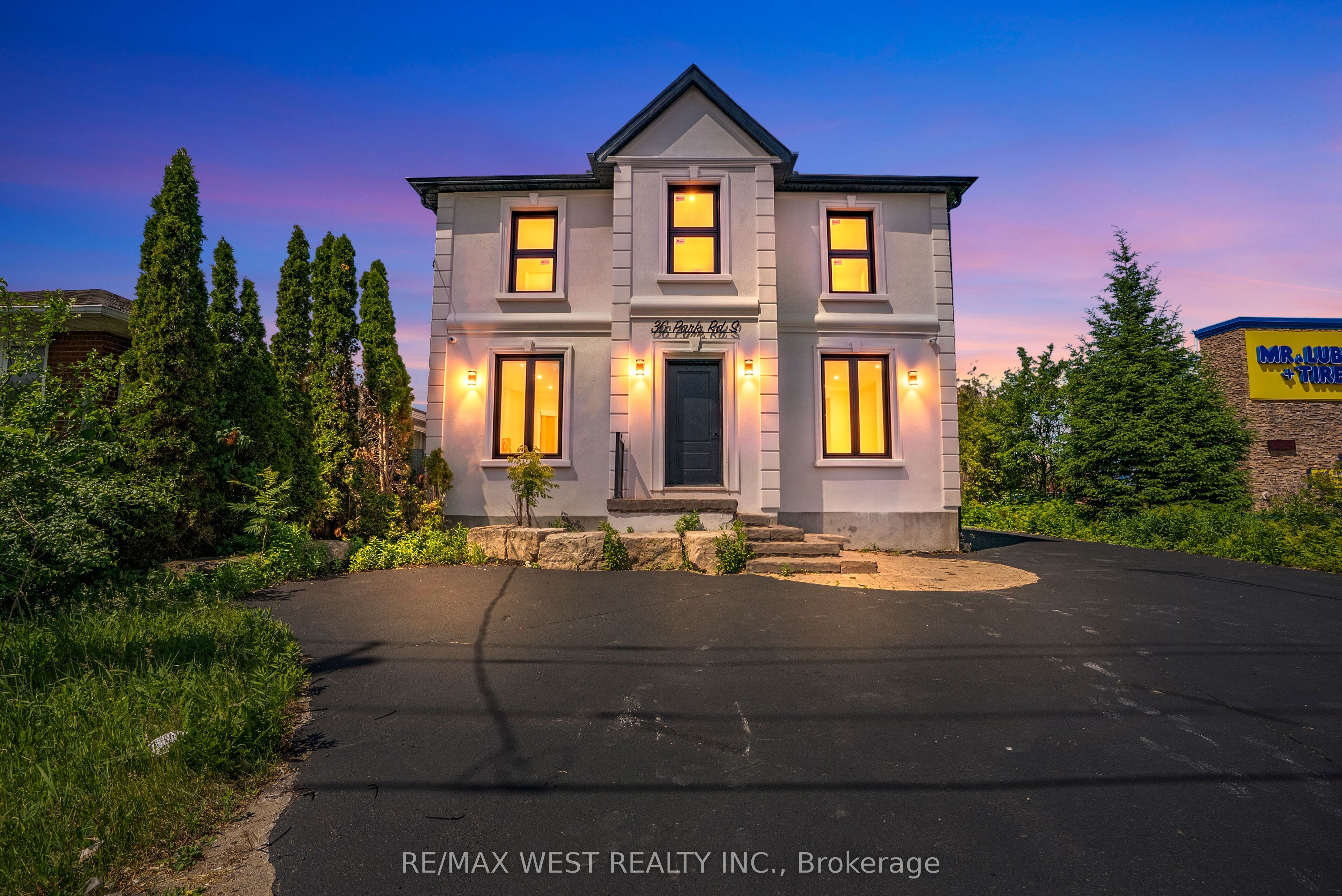36 Park Road S Property Photo 1