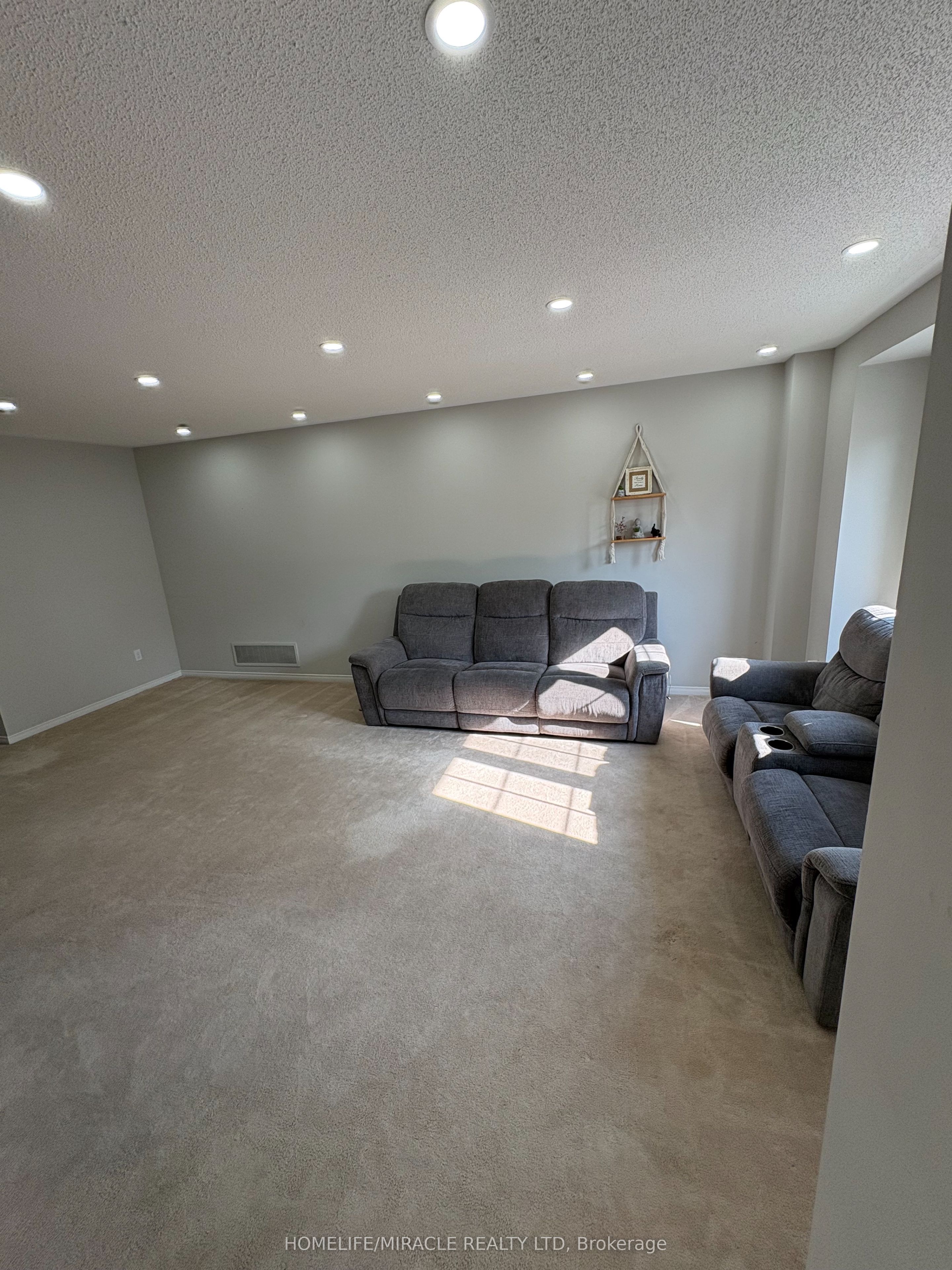 15 Nobbs Drive Property Photo 5