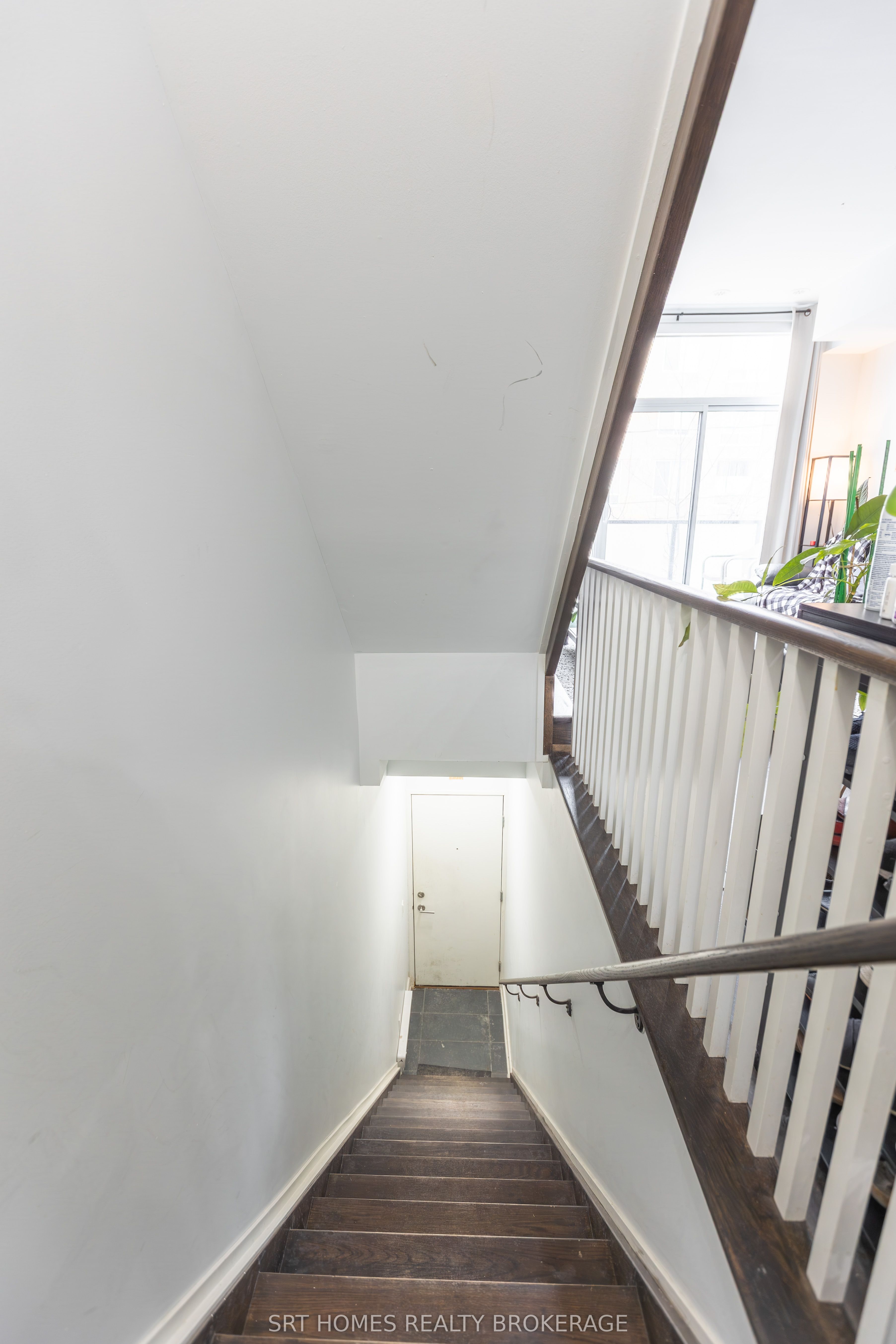 1321 Gerrard Street E 3 Property Photo 2