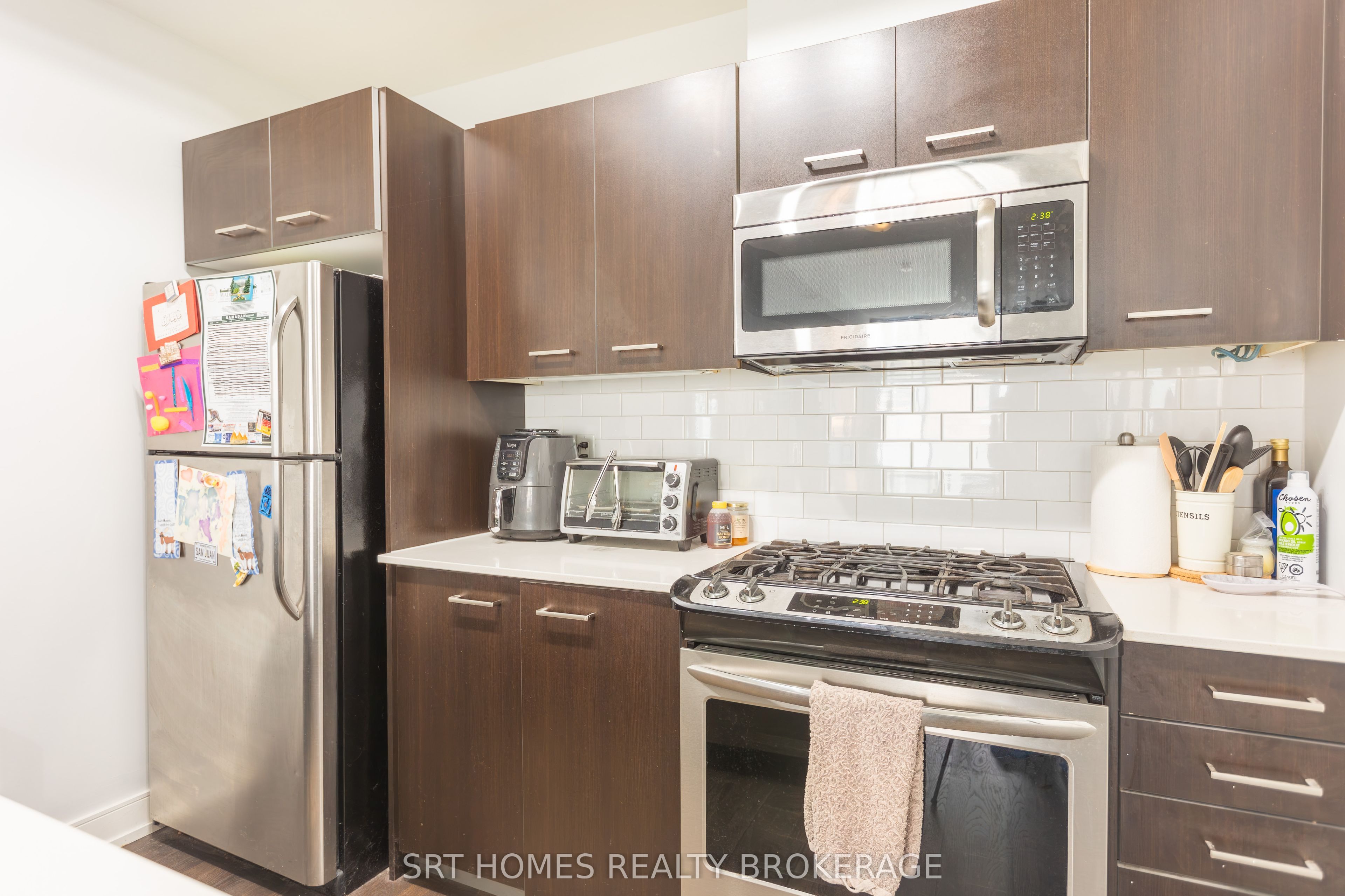 1321 Gerrard Street E 3 Property Photo 6