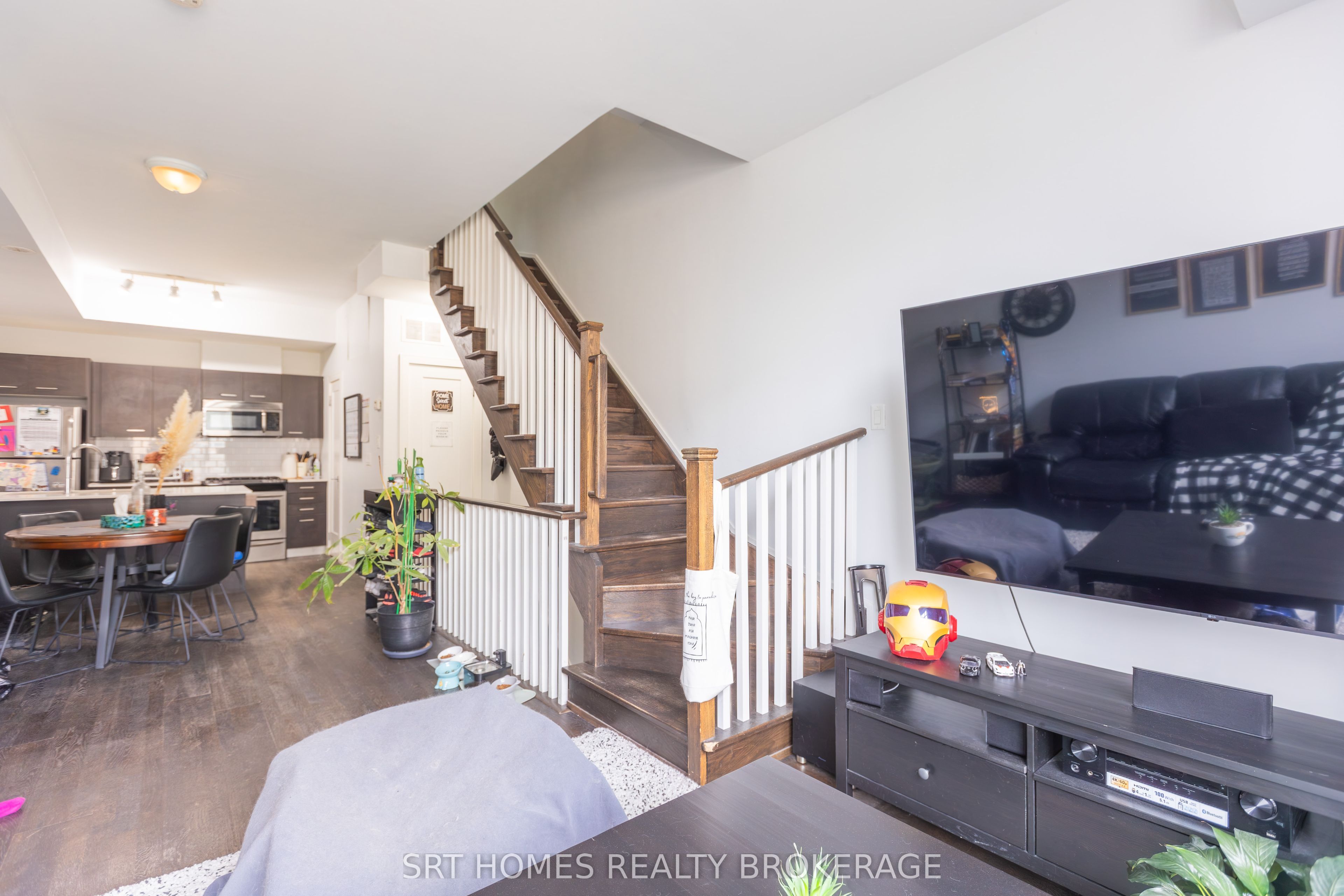 1321 Gerrard Street E 3 Property Photo 10