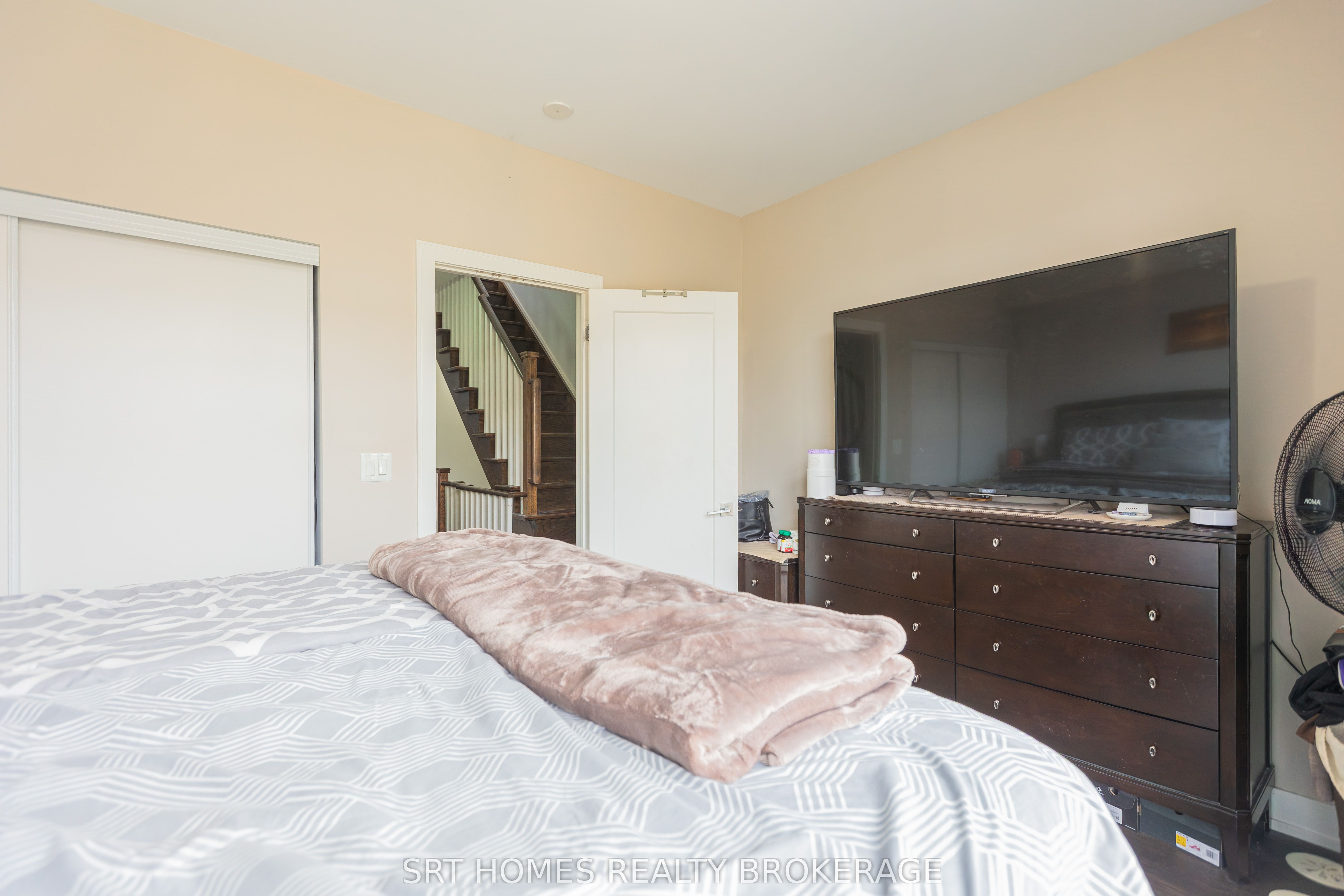 1321 Gerrard Street E 3 Property Photo 17