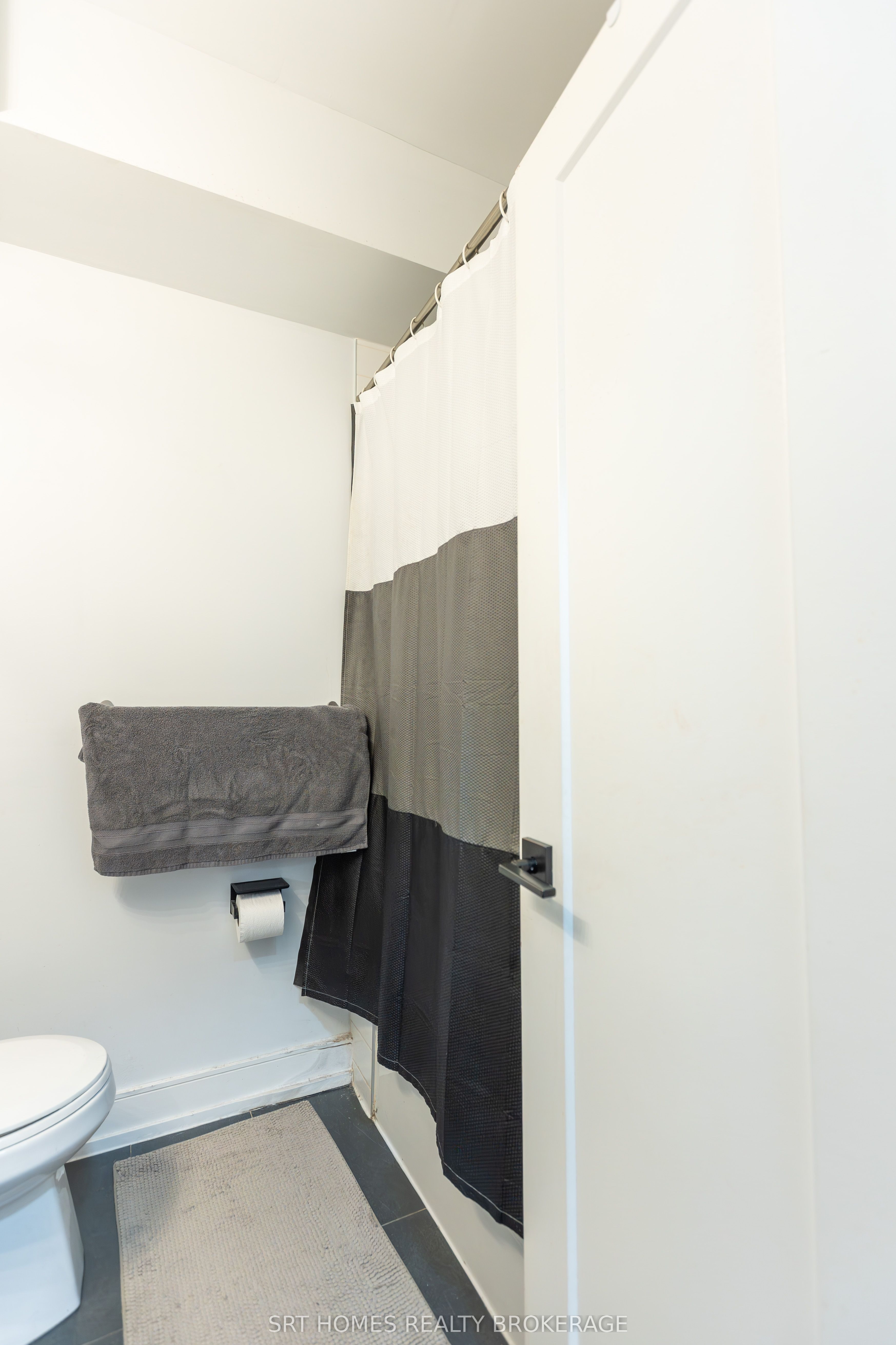 1321 Gerrard Street E 3 Property Photo 21