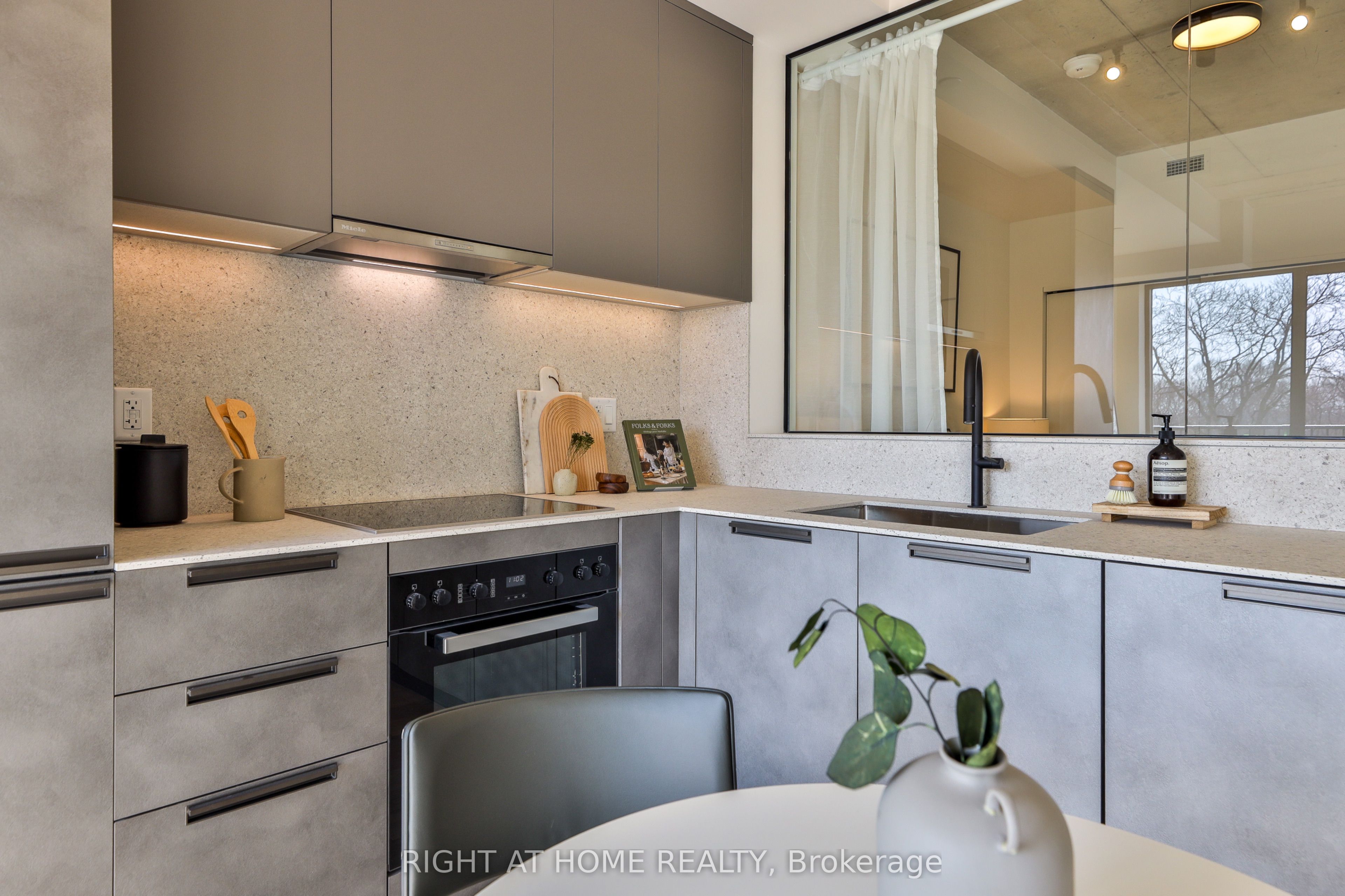 761 Queen Street E 205 Property Photo 10