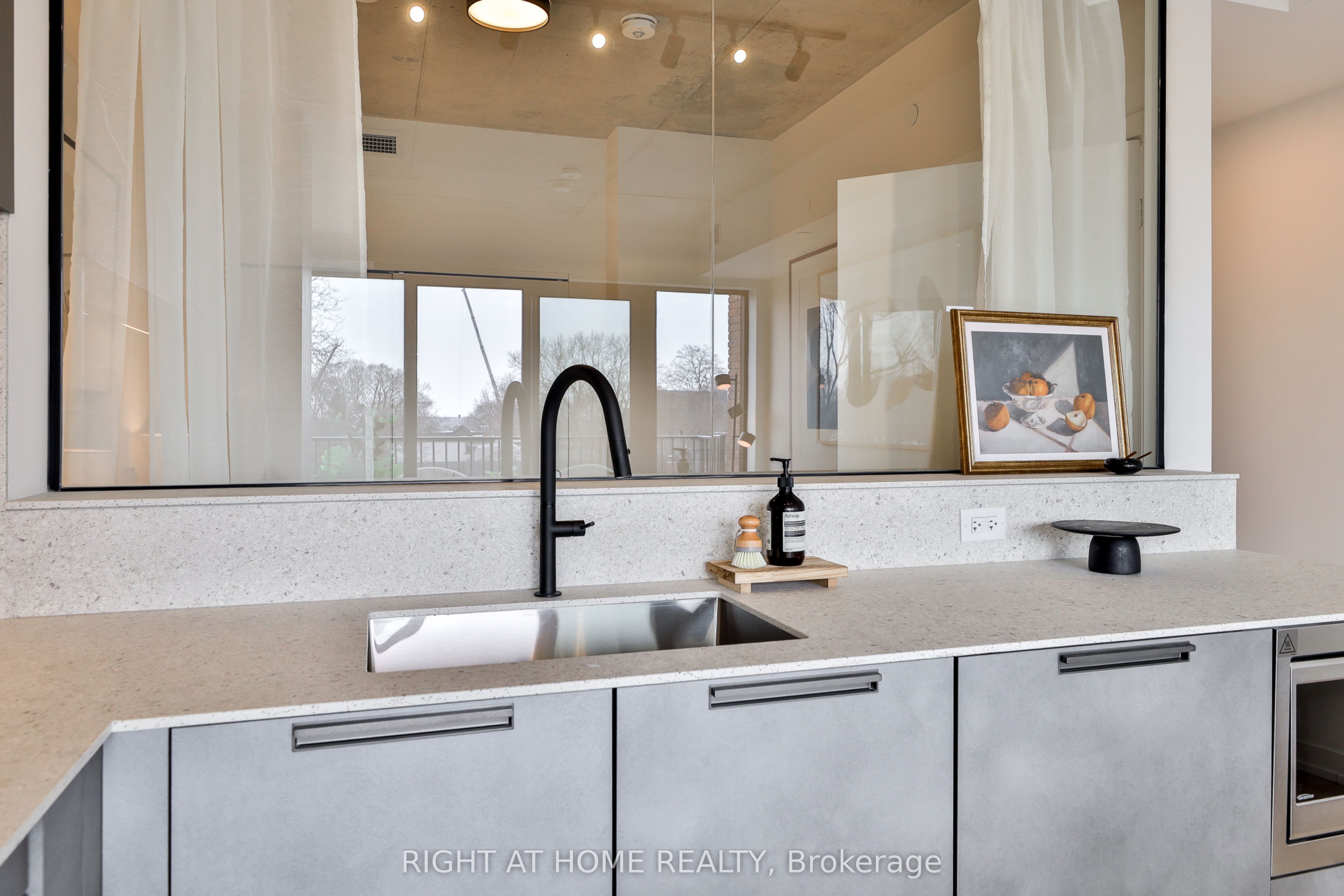 761 Queen Street E 205 Property Photo 12