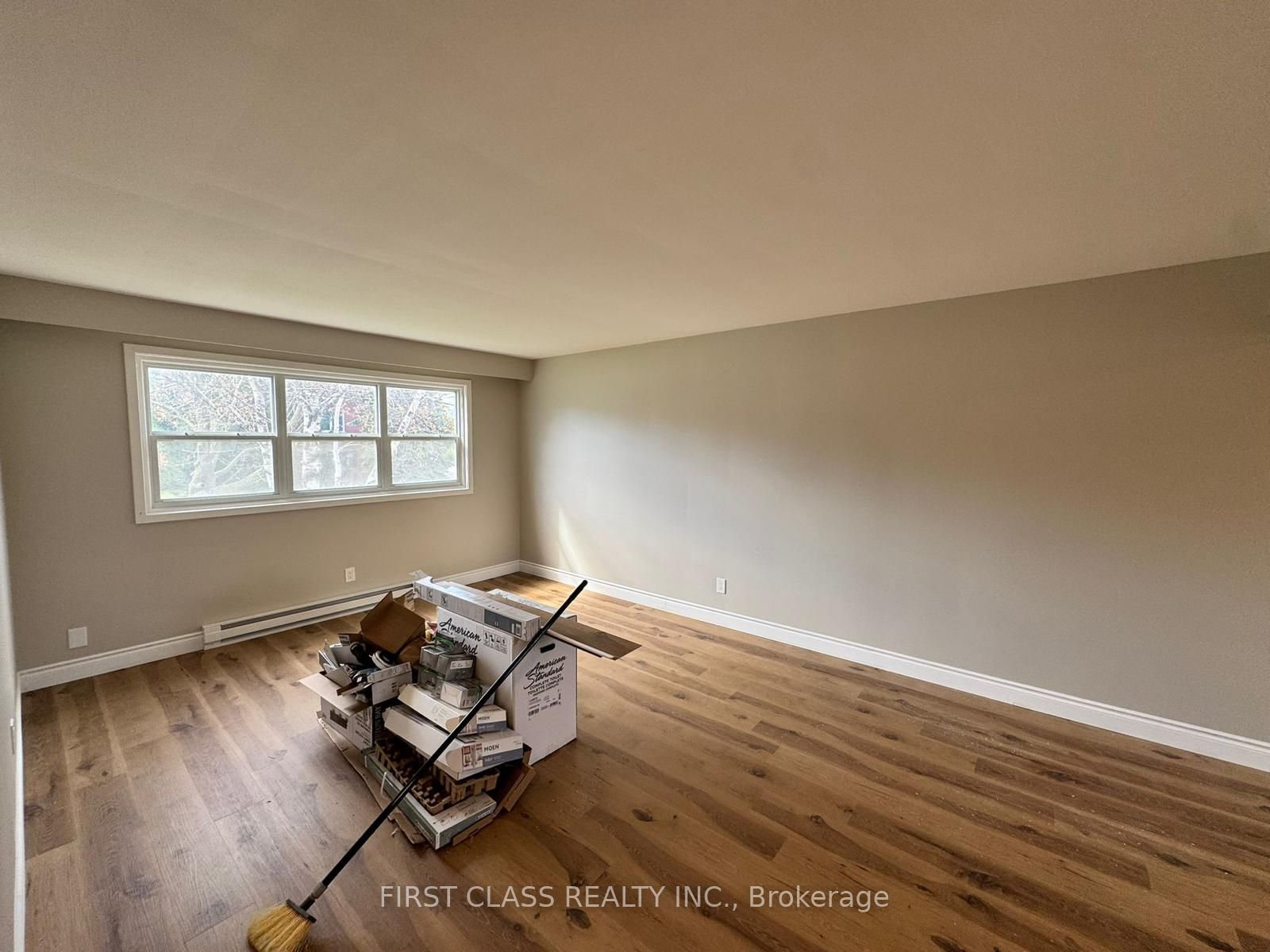 596 Digby Avenue Property Photo 9