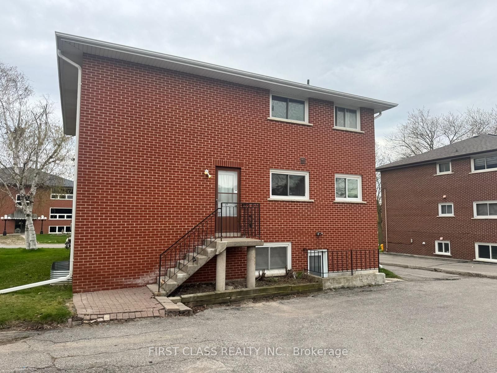 596 Digby Avenue Property Photo 11